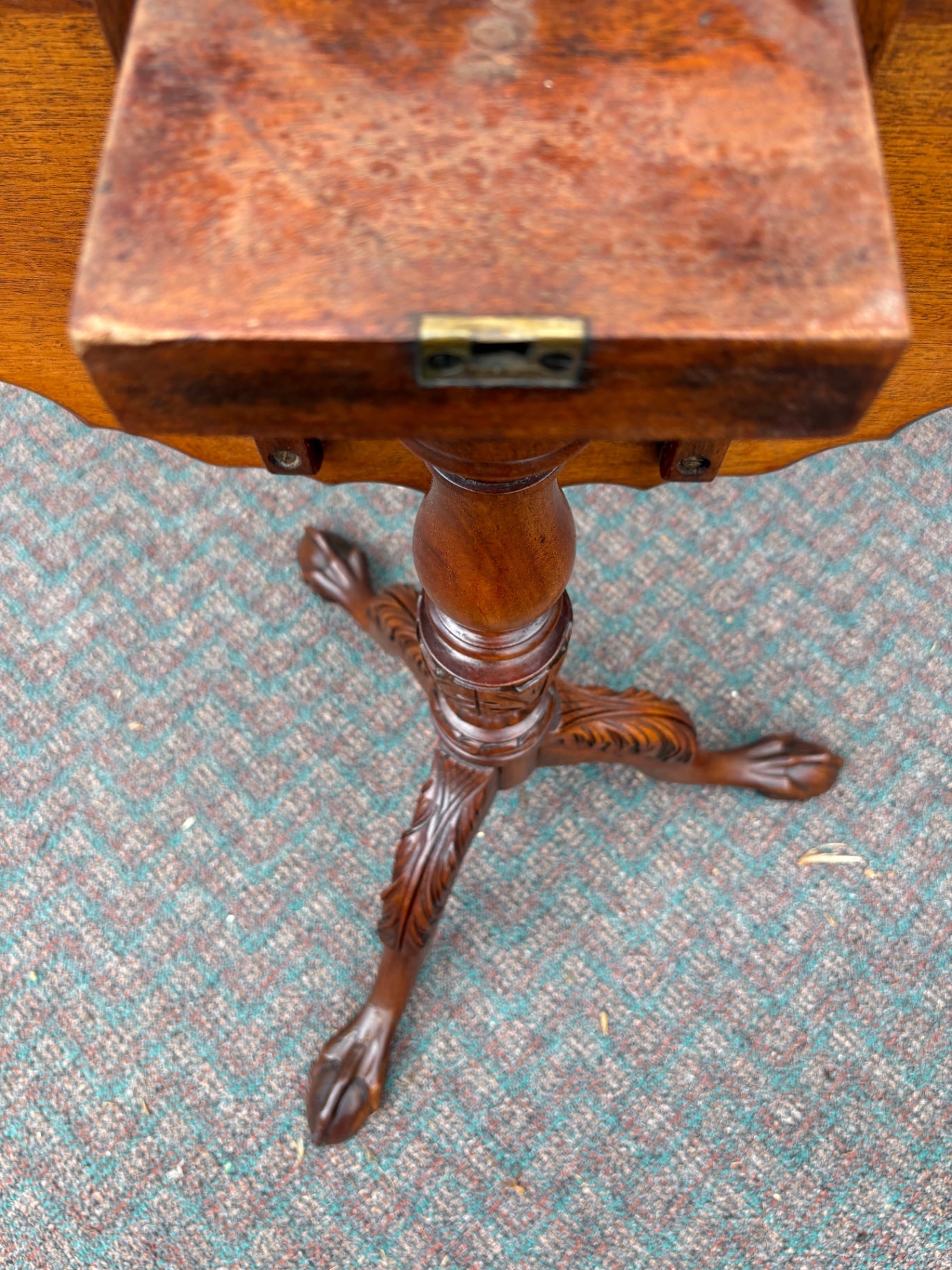 67814 Antique Mahogany Tilt-Top Pie Crust Table with Carved Pedestal