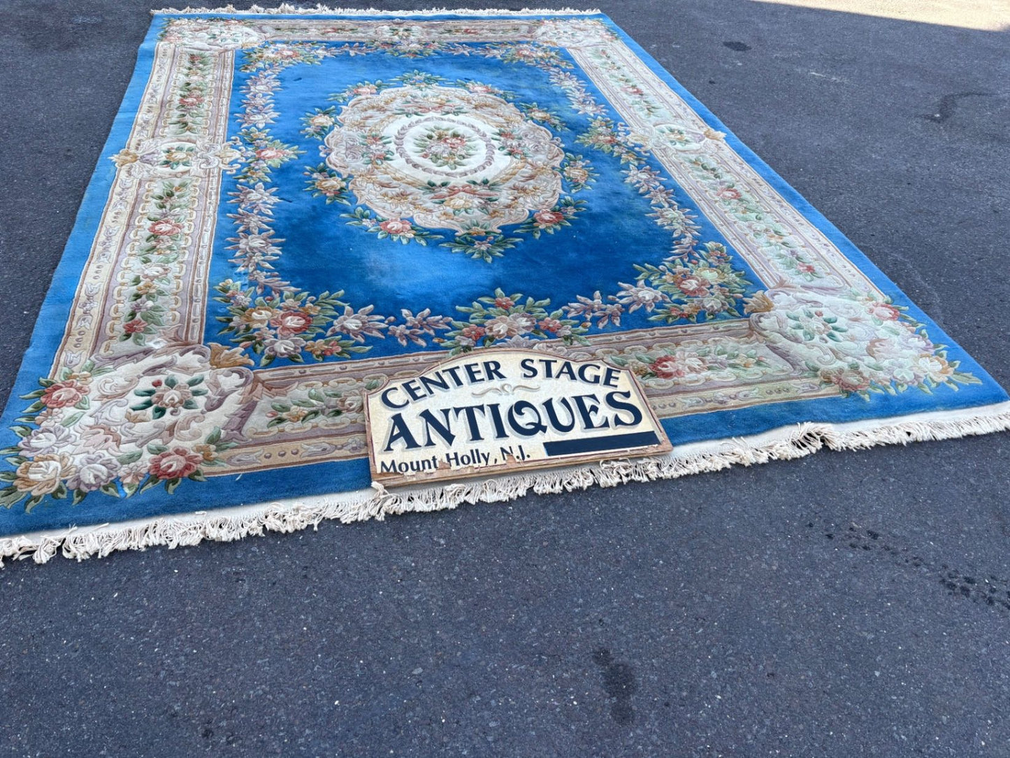 RUG01  Elegant European-Style Floral Area Rug in Rich Blue Wool