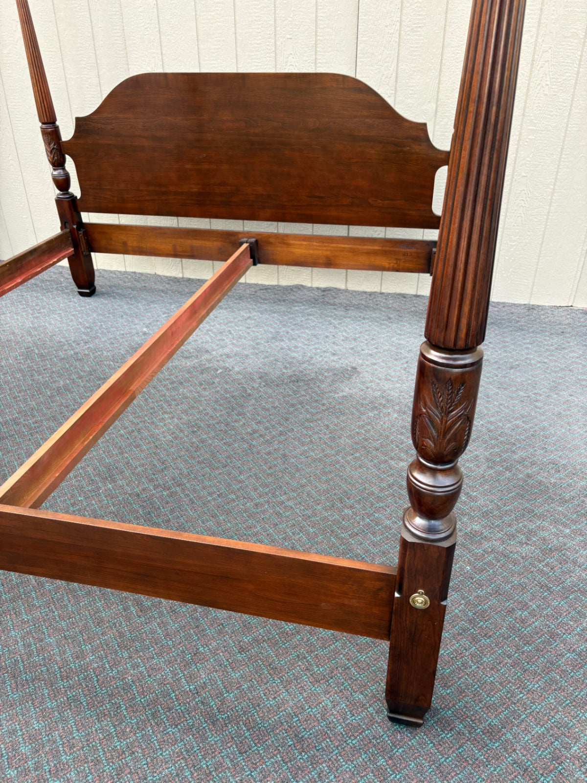 68165  Harden King Size Poster Bed, Traditional Mahogany Finish