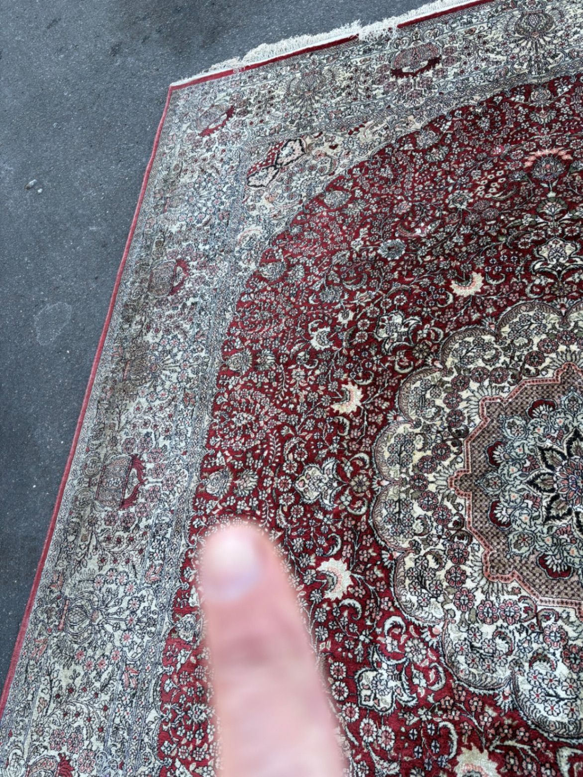 RUG02  Large Traditional Persian Style Wool Area Rug with Medallion Design