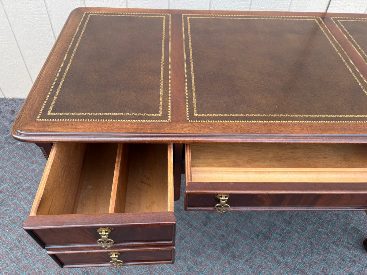 68162 Sligh Queen Anne Style Leather Top Writing Desk Mahogany