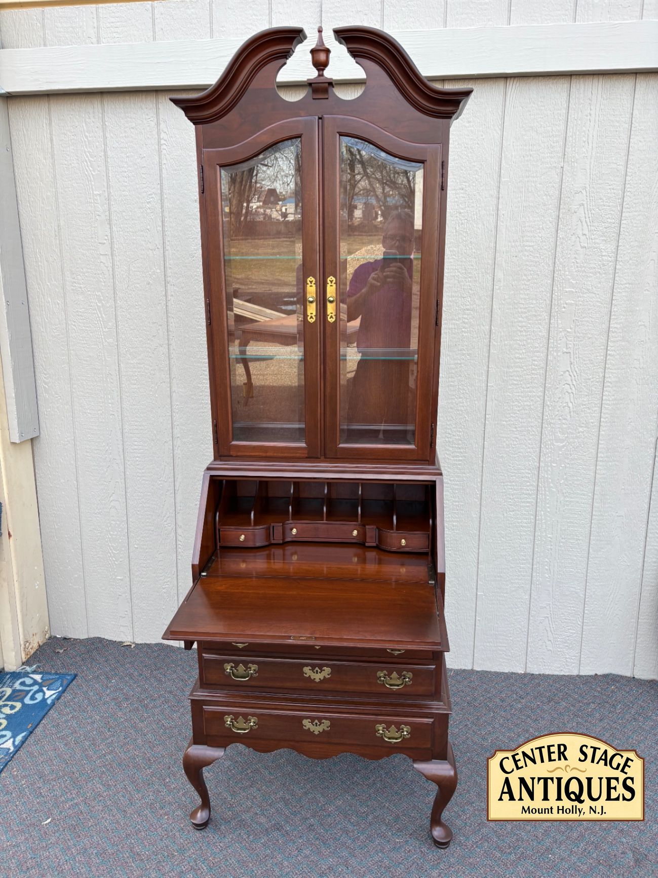 67580 Ethan Allen Traditional Secretary Desk with Hutch in Mahogany