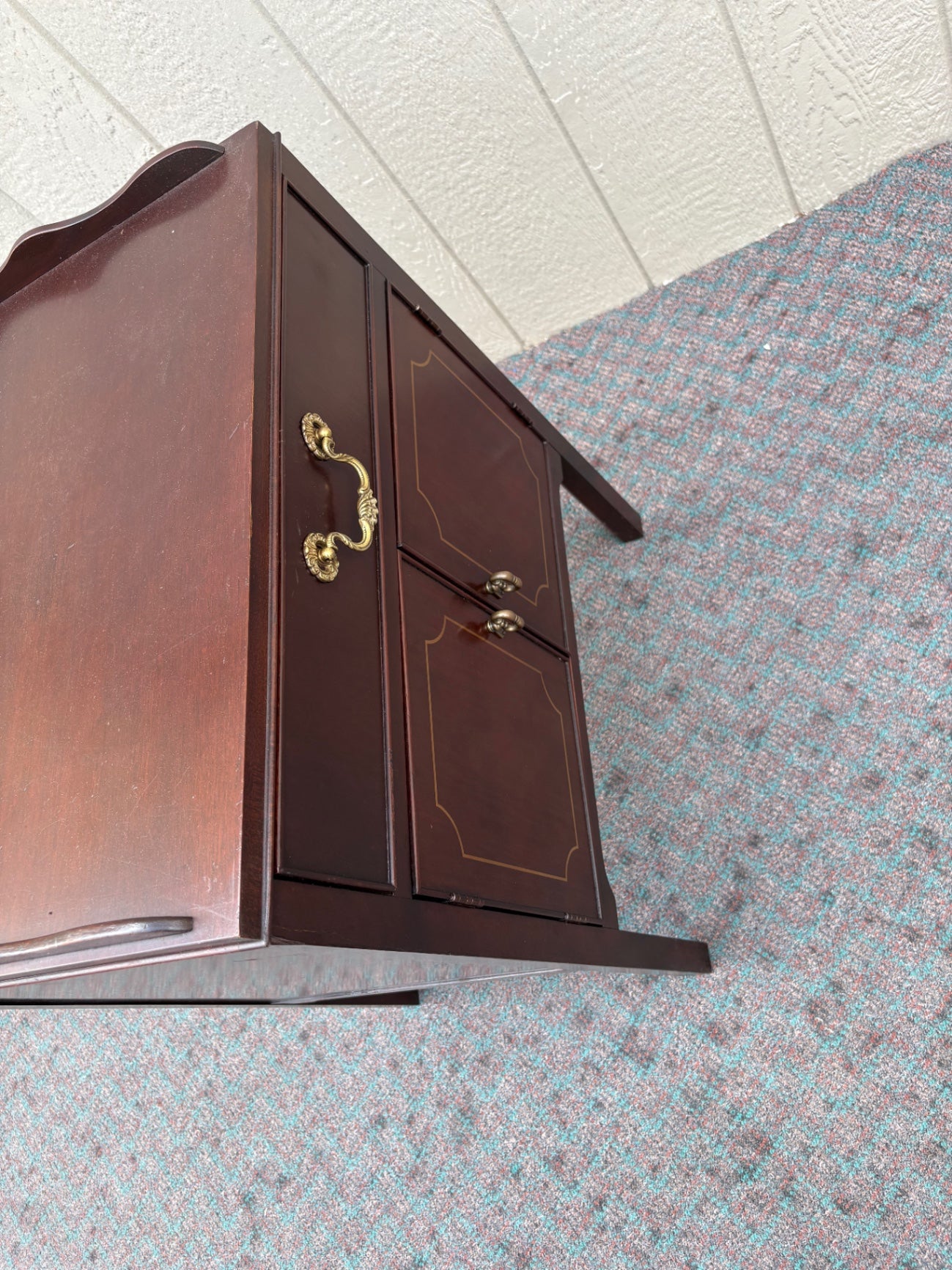 67930 Drexel Traditional Mahogany Nightstand with Brass Hardware