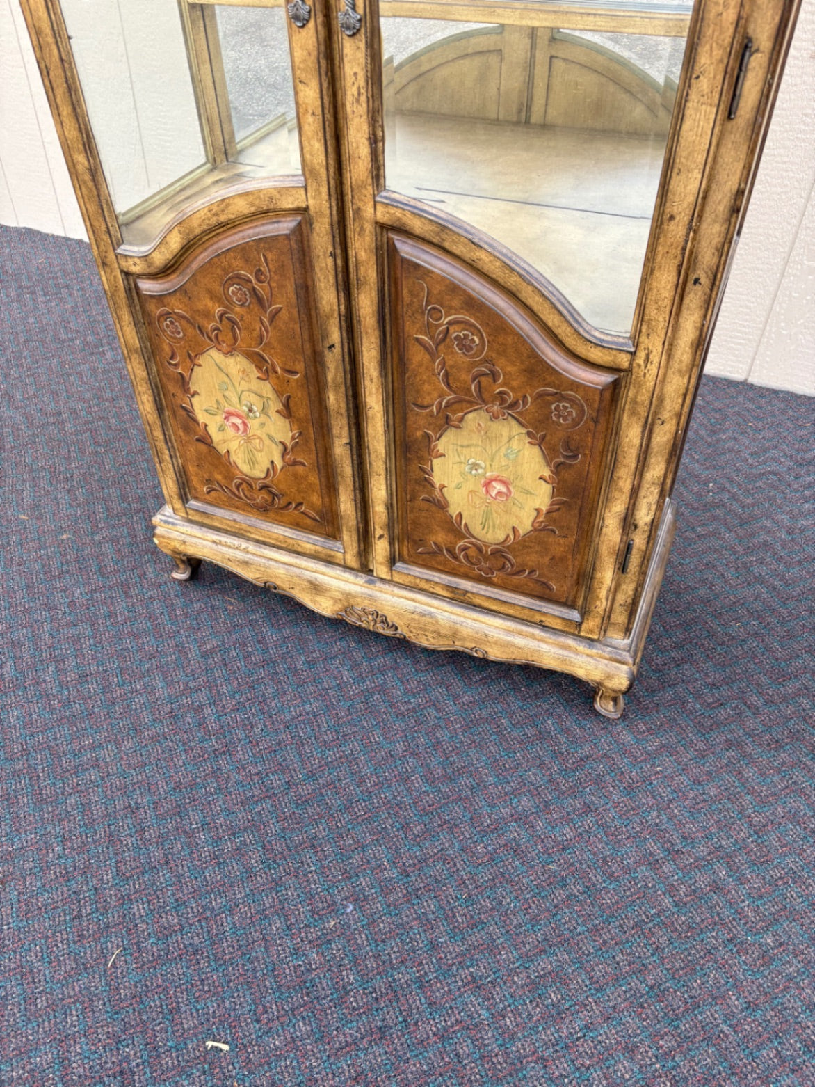 67683 French Provincial Hand-Painted Curio Cabinet with Glass Doors