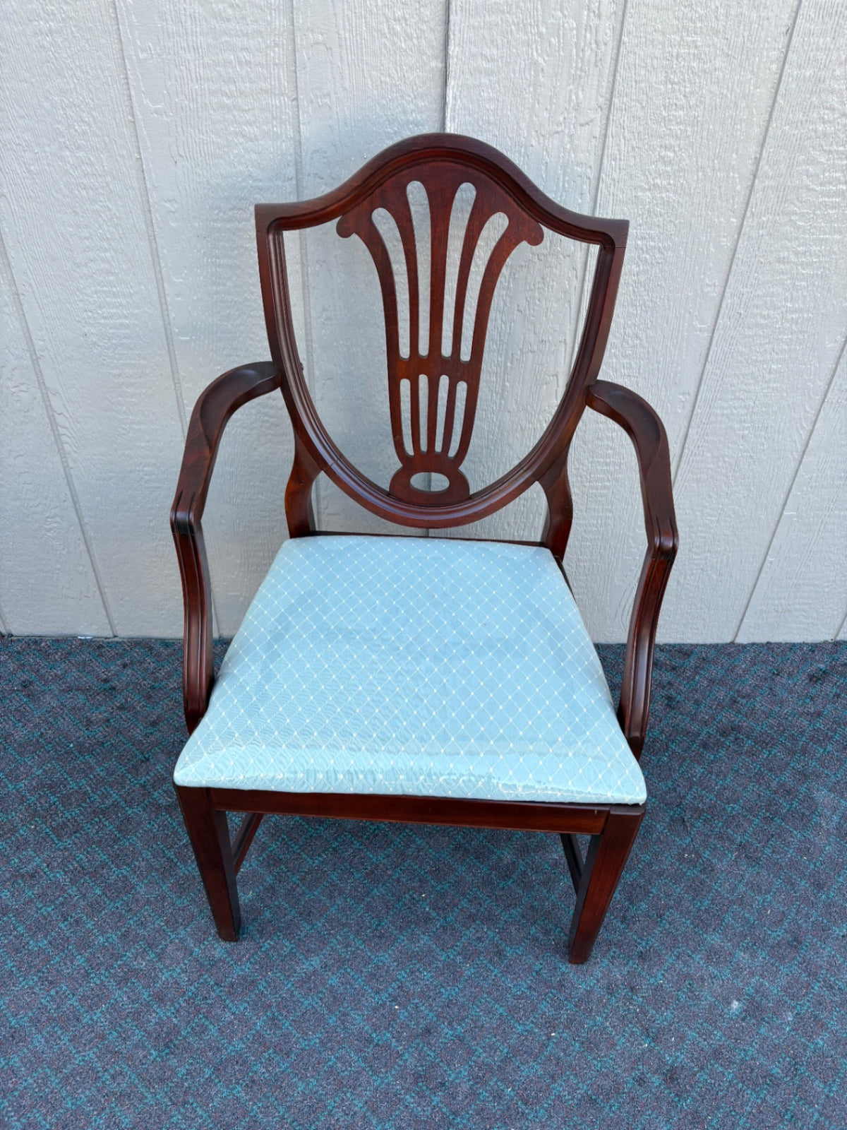 Set of 6 Hepplewhite Shield Back Dining Chairs in Mahogany