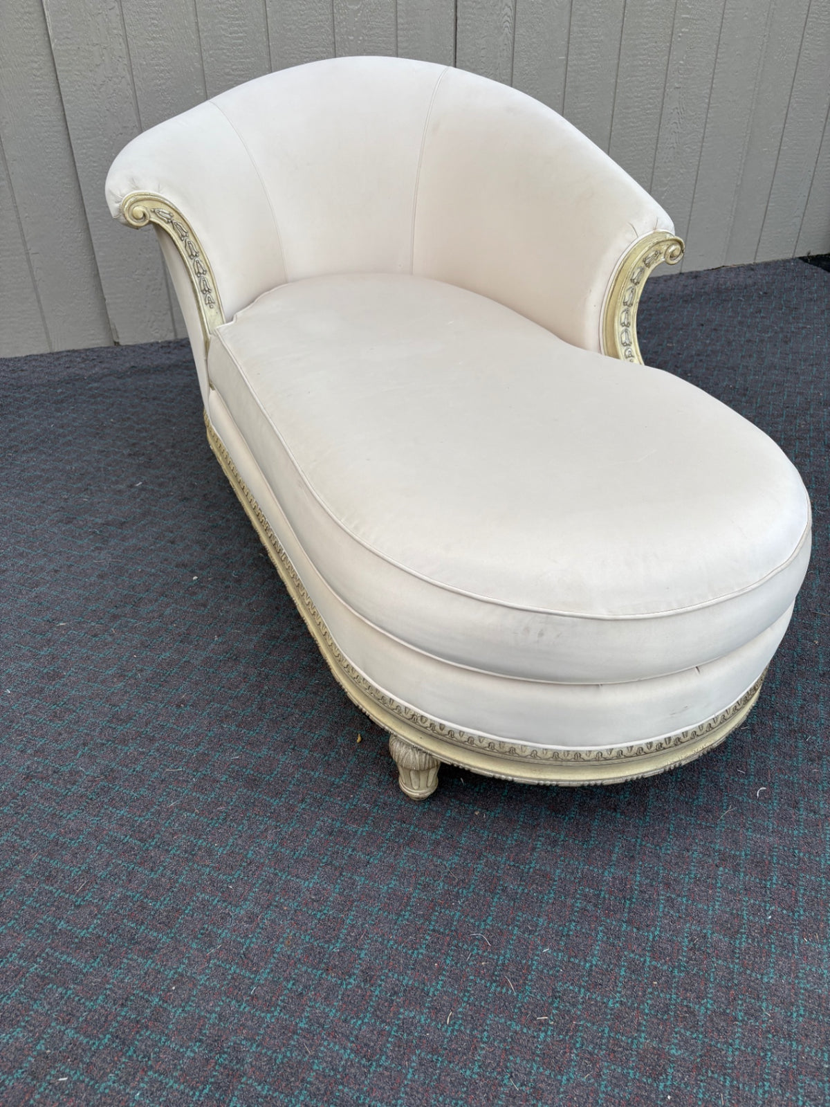 68137 Elegant Schnadig Chaise Lounge with Cream Upholstery and Ornate Trim