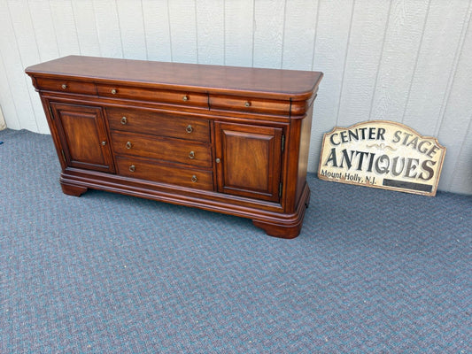 67655 Elegant Mahogany Sideboard with Drawers and Cabinets