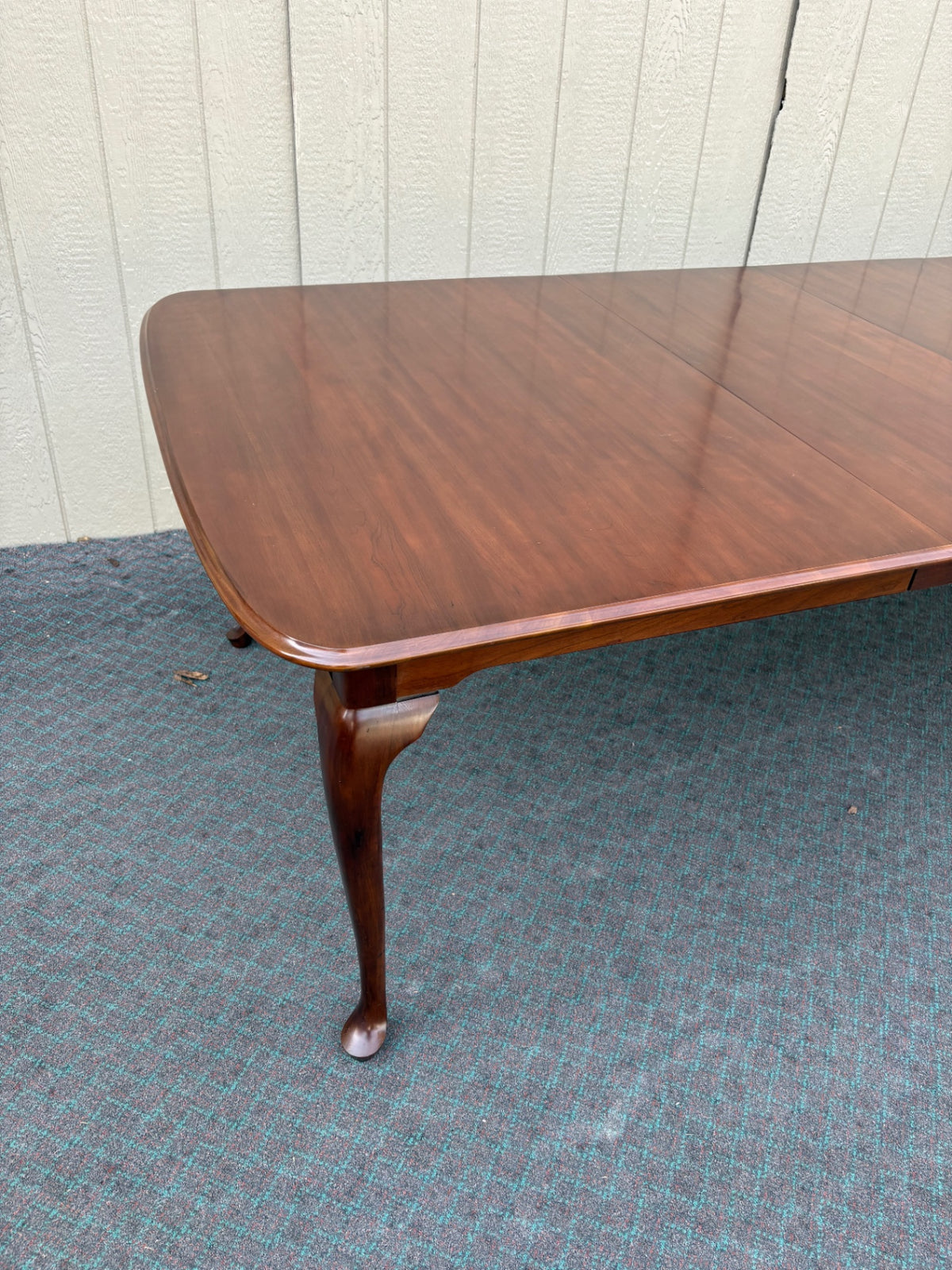 68164  Queen Anne Dining Table with 6 Chairs, Solid Wood, Elegant Design