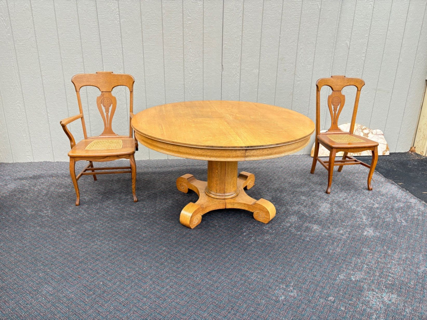 67359 Antique Round Oak Dining Table with Pedestal Base and Leaves