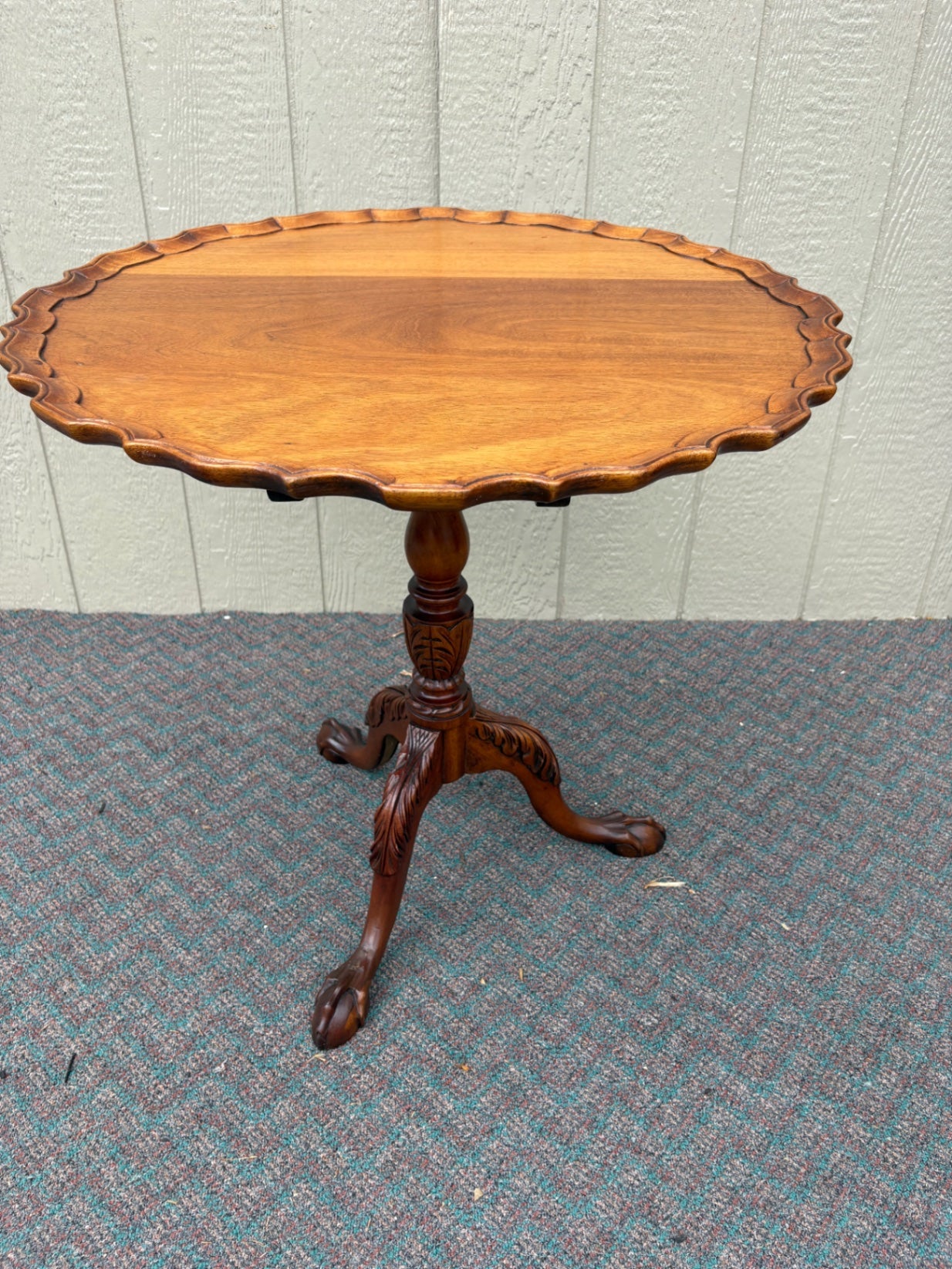 67814 Antique Mahogany Tilt-Top Pie Crust Table with Carved Pedestal