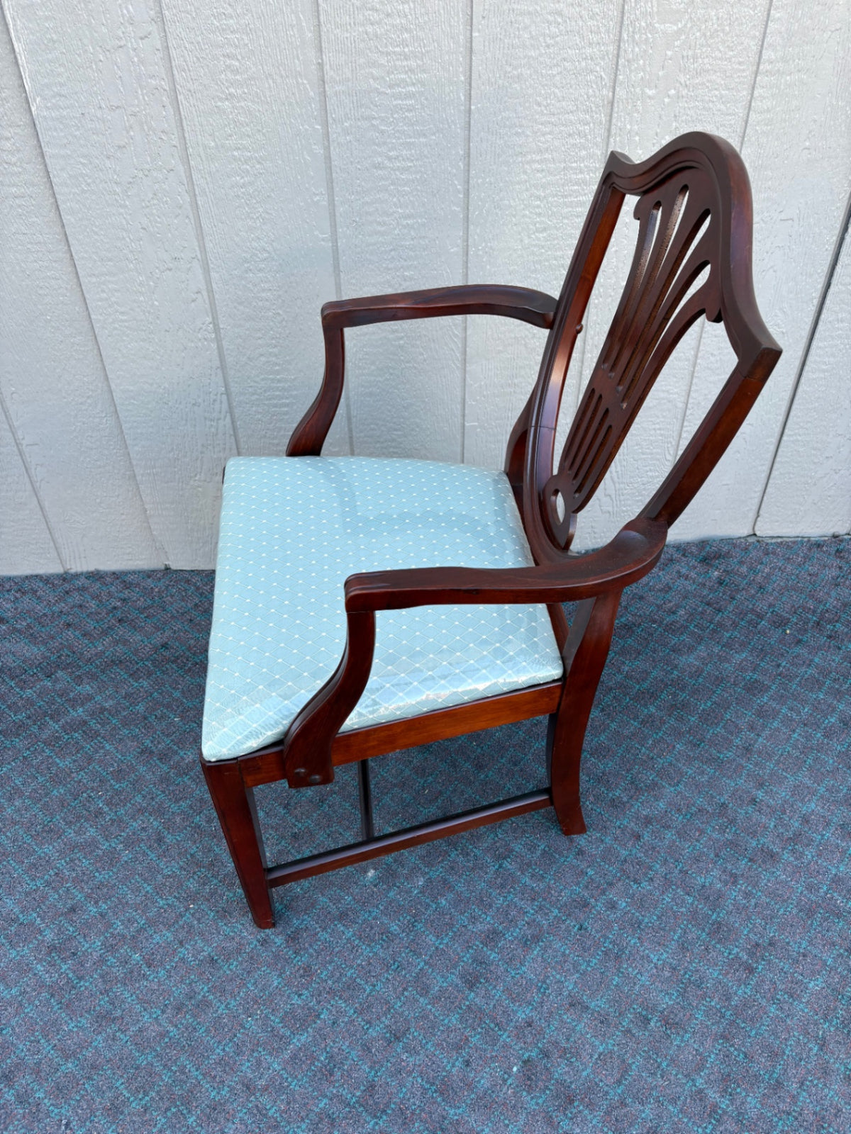 Set of 6 Hepplewhite Shield Back Dining Chairs in Mahogany