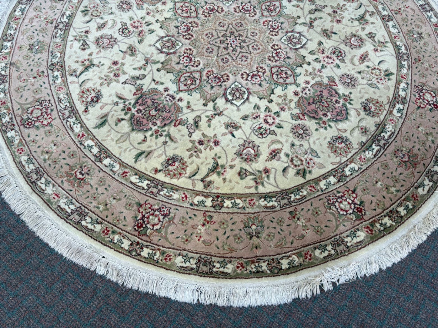 RUG06 Round Oriental Rug with Floral Medallion Design, Wool Blend