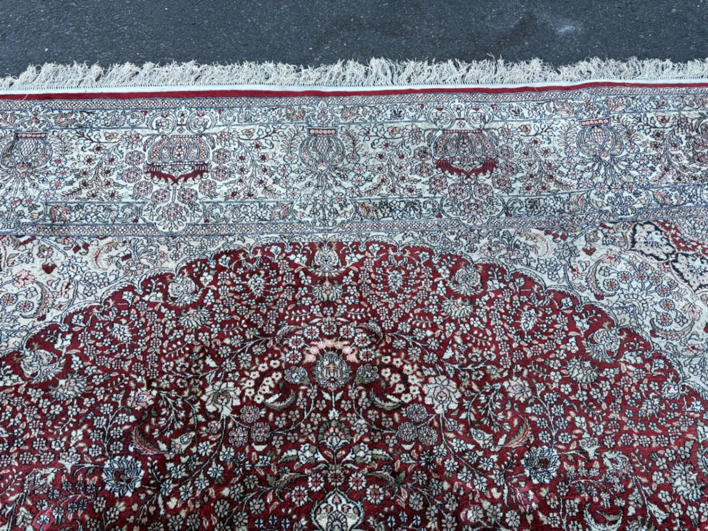 RUG02  Large Traditional Persian Style Wool Area Rug with Medallion Design