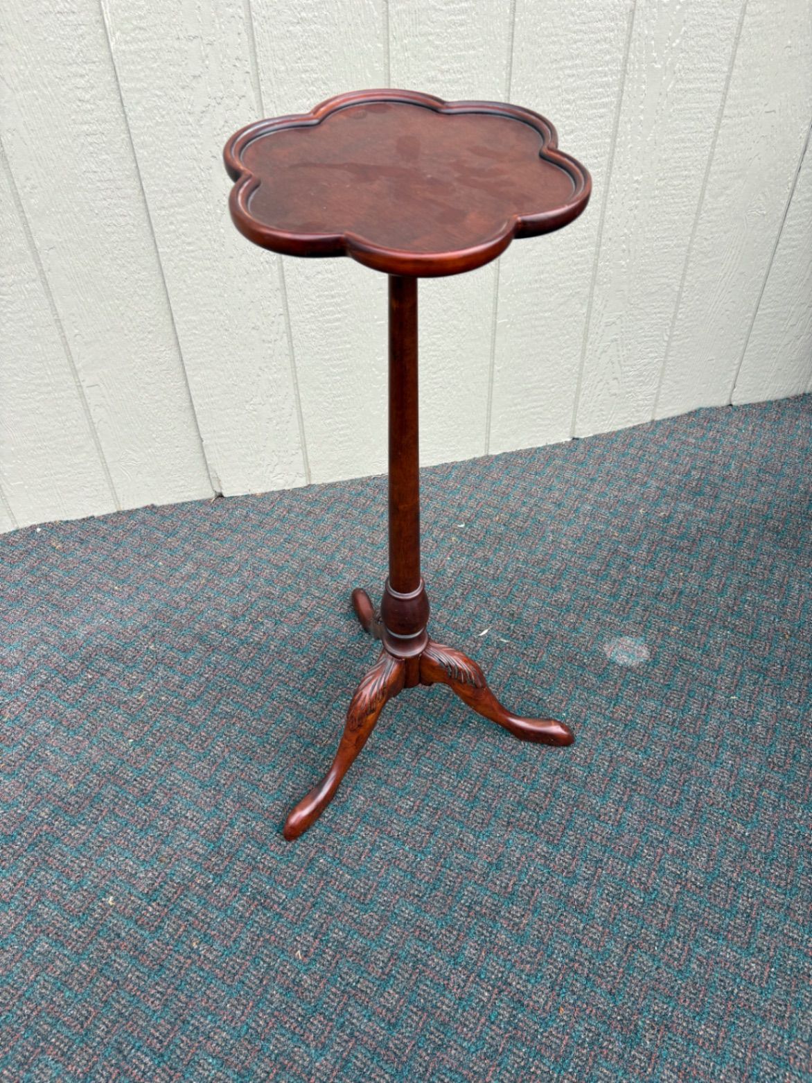 67541 Bombay Mahogany Pedestal Plant Stand with Scalloped Top