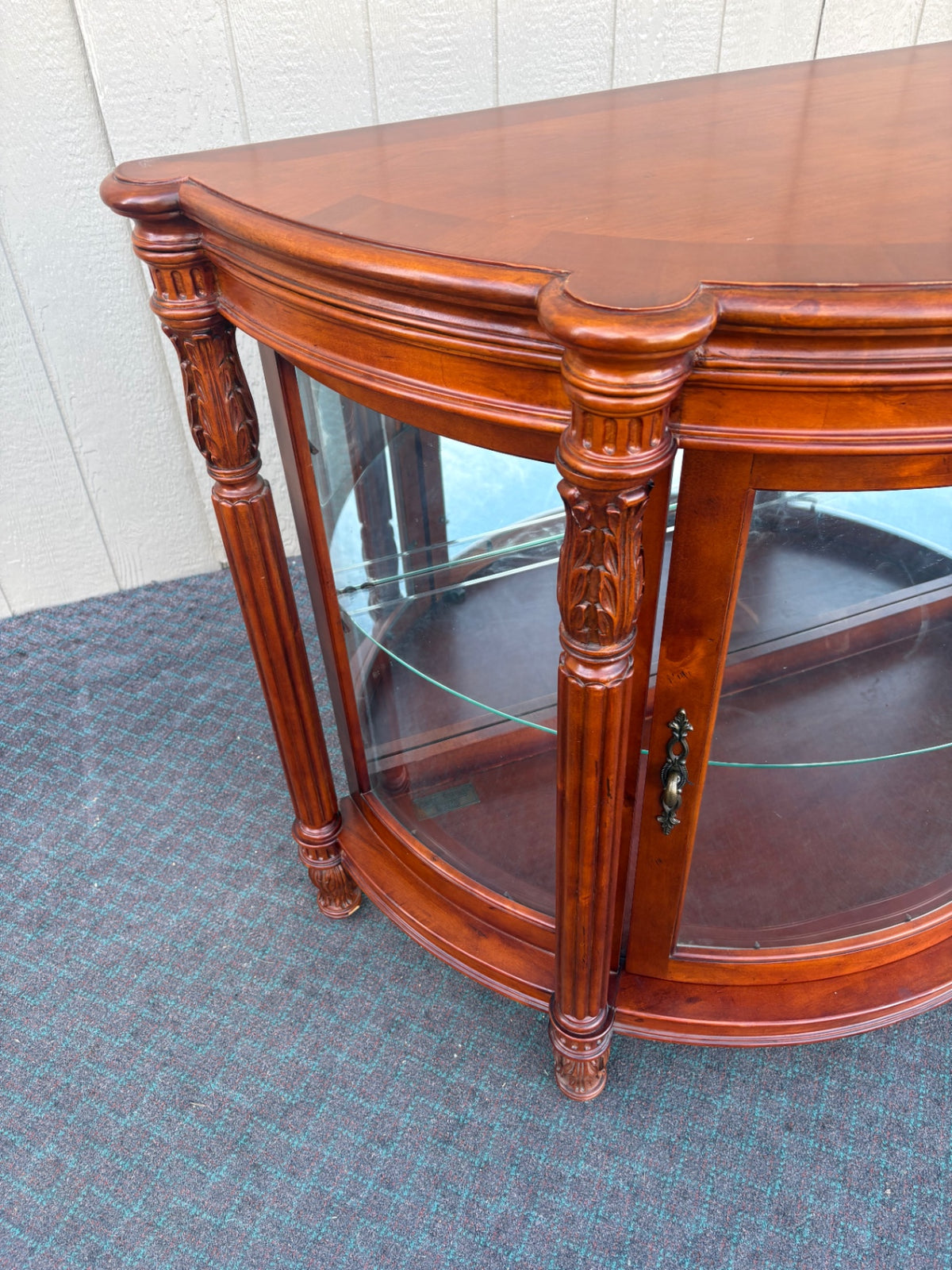 68211 Pulaski Antiques Roadshow Curio Cabinet with Mirror Back
