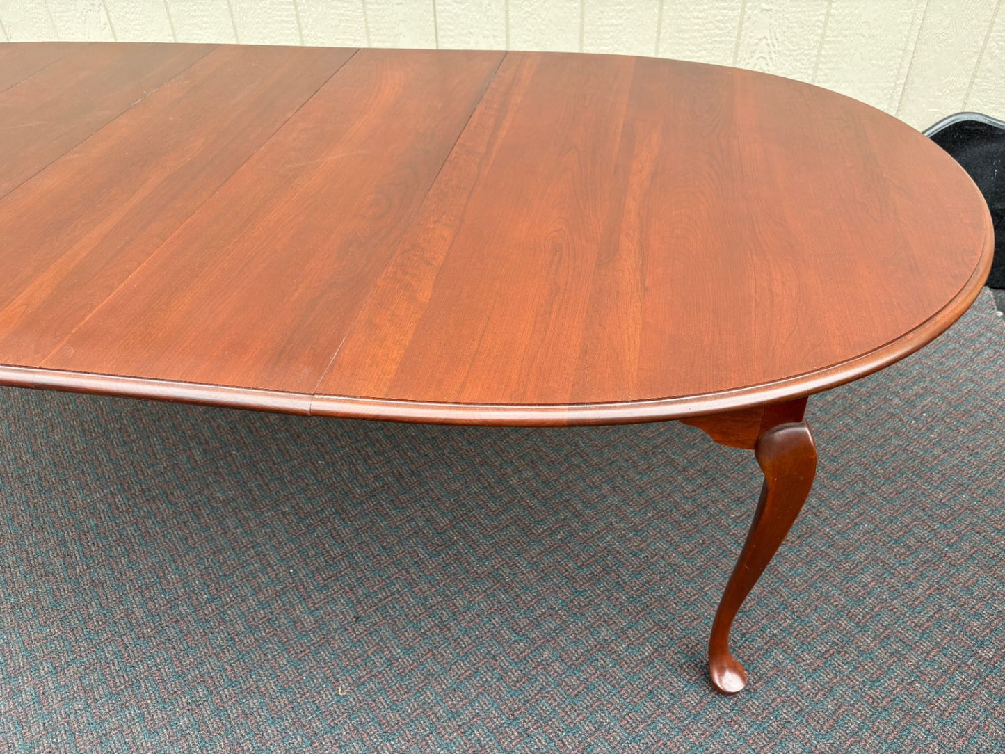 67536 Hitchcock Queen Anne Style Dining Table with 3 Leaves TOP 94" x 42"