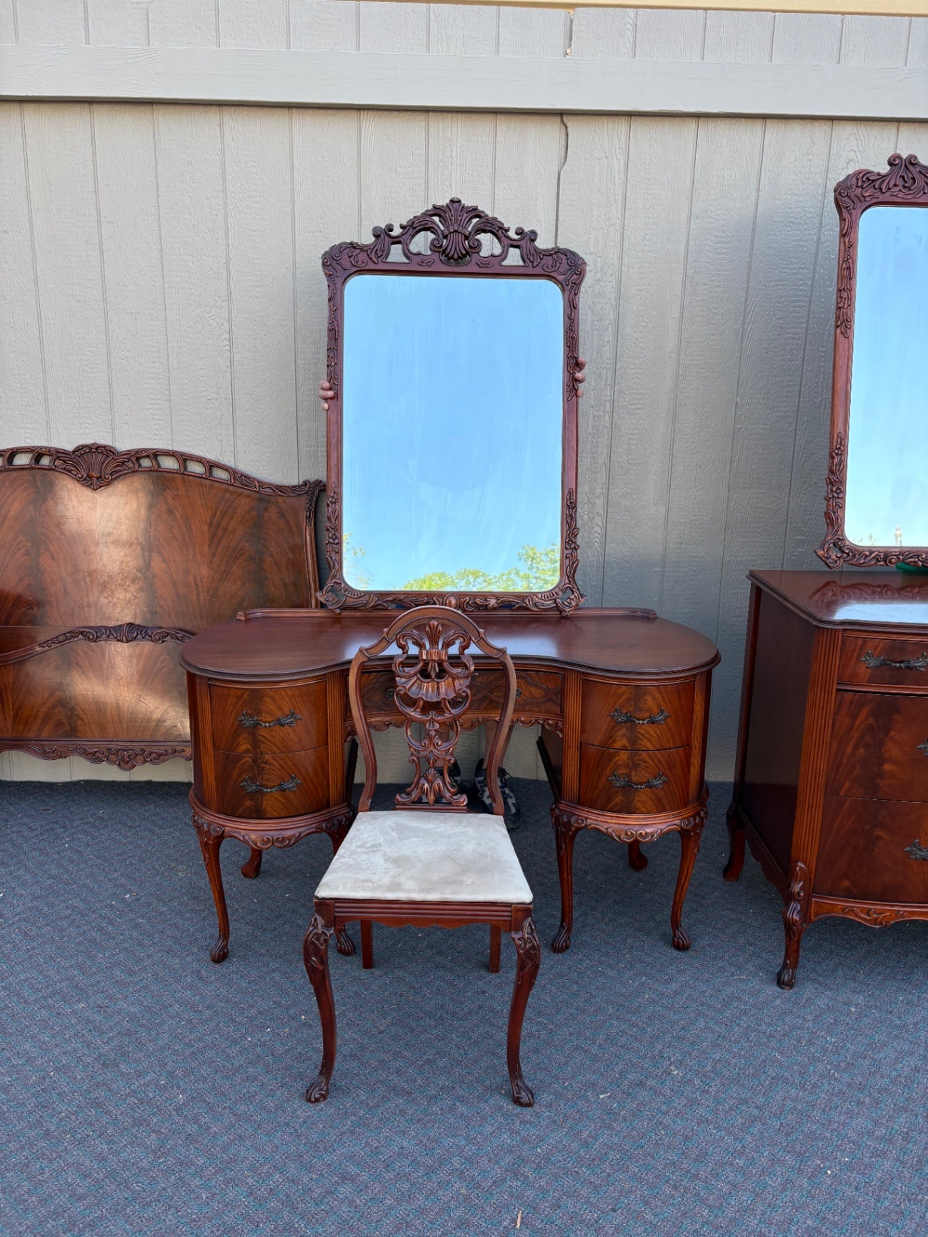 67791 Antique 8-Piece Flame Mahogany Bedroom Set with Mirrors