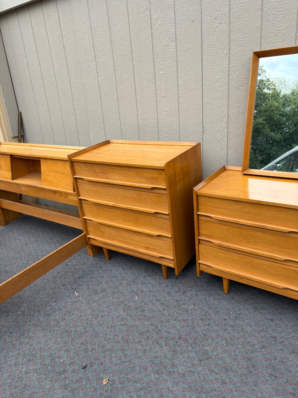 68148  Mid-Century Modern Crawford Bedroom Set with Mirror and Bed Frame