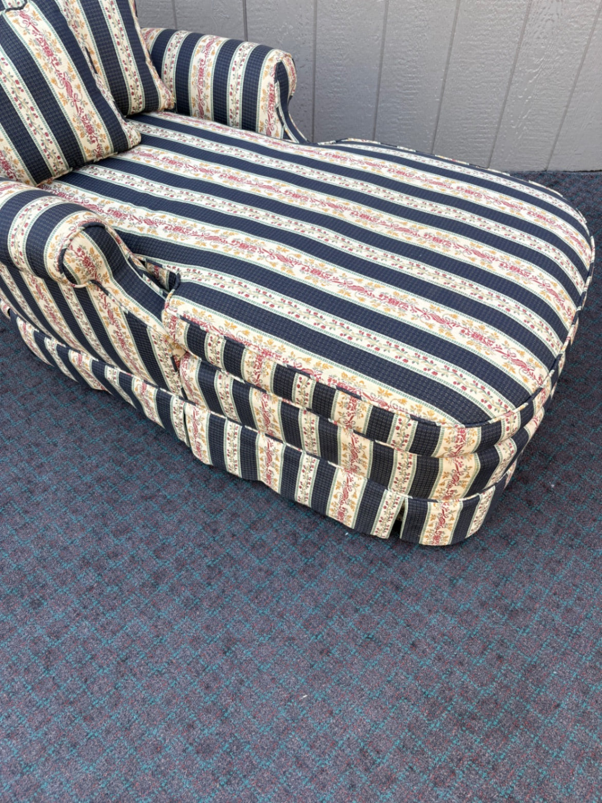 67963 Vintage Striped Upholstered Fainting Couch with Floral Accents