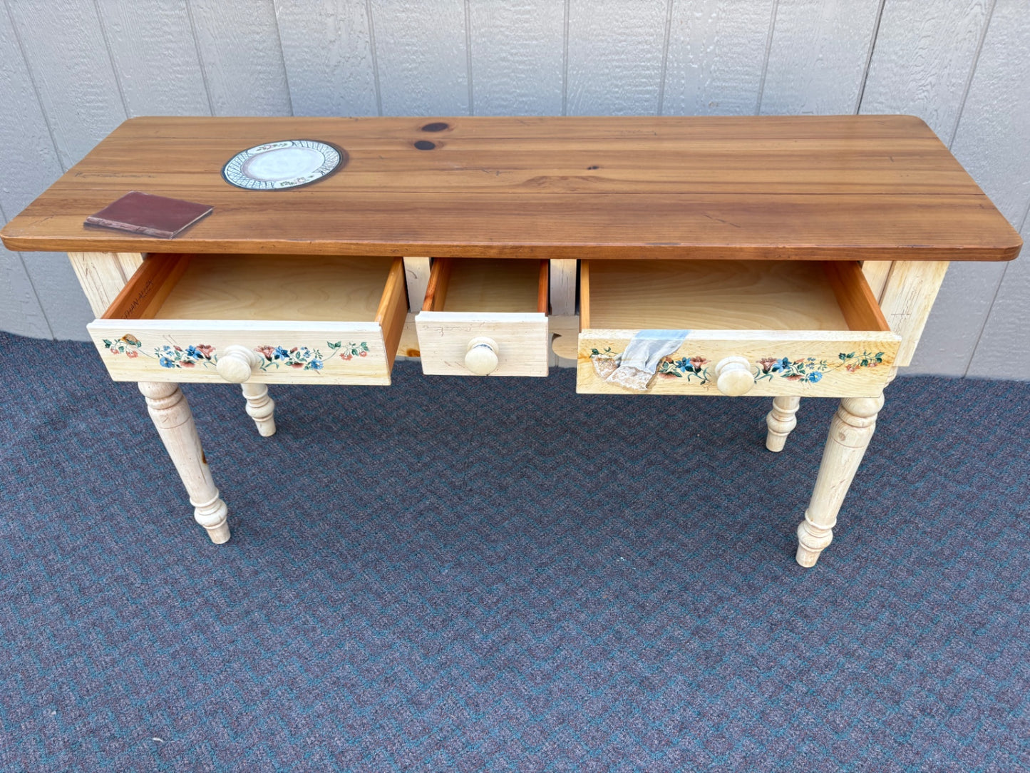 67858 Ethan Allen Country Style Console Table with Floral Accents