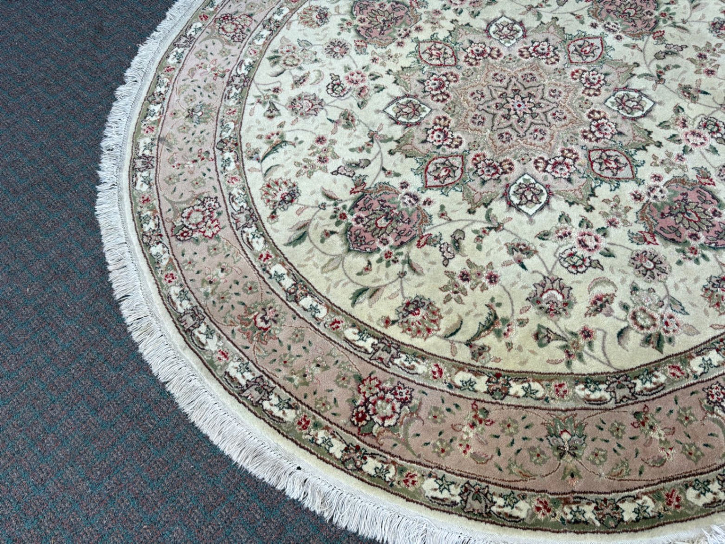 RUG06 Round Oriental Rug with Floral Medallion Design, Wool Blend