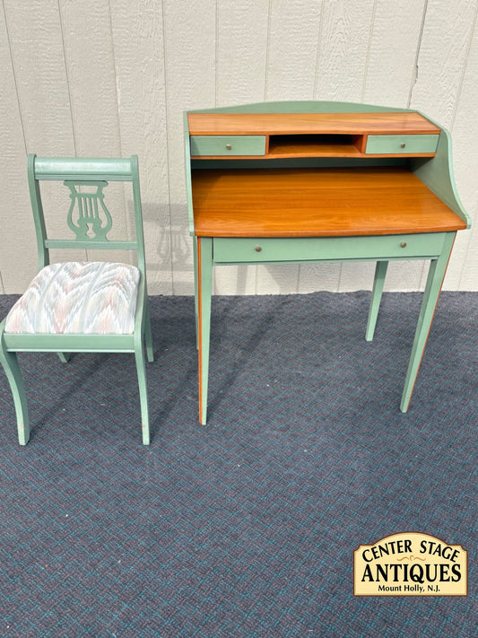 68167 Shaker Style Writing Desk with Chair in Bayberry and Stain
