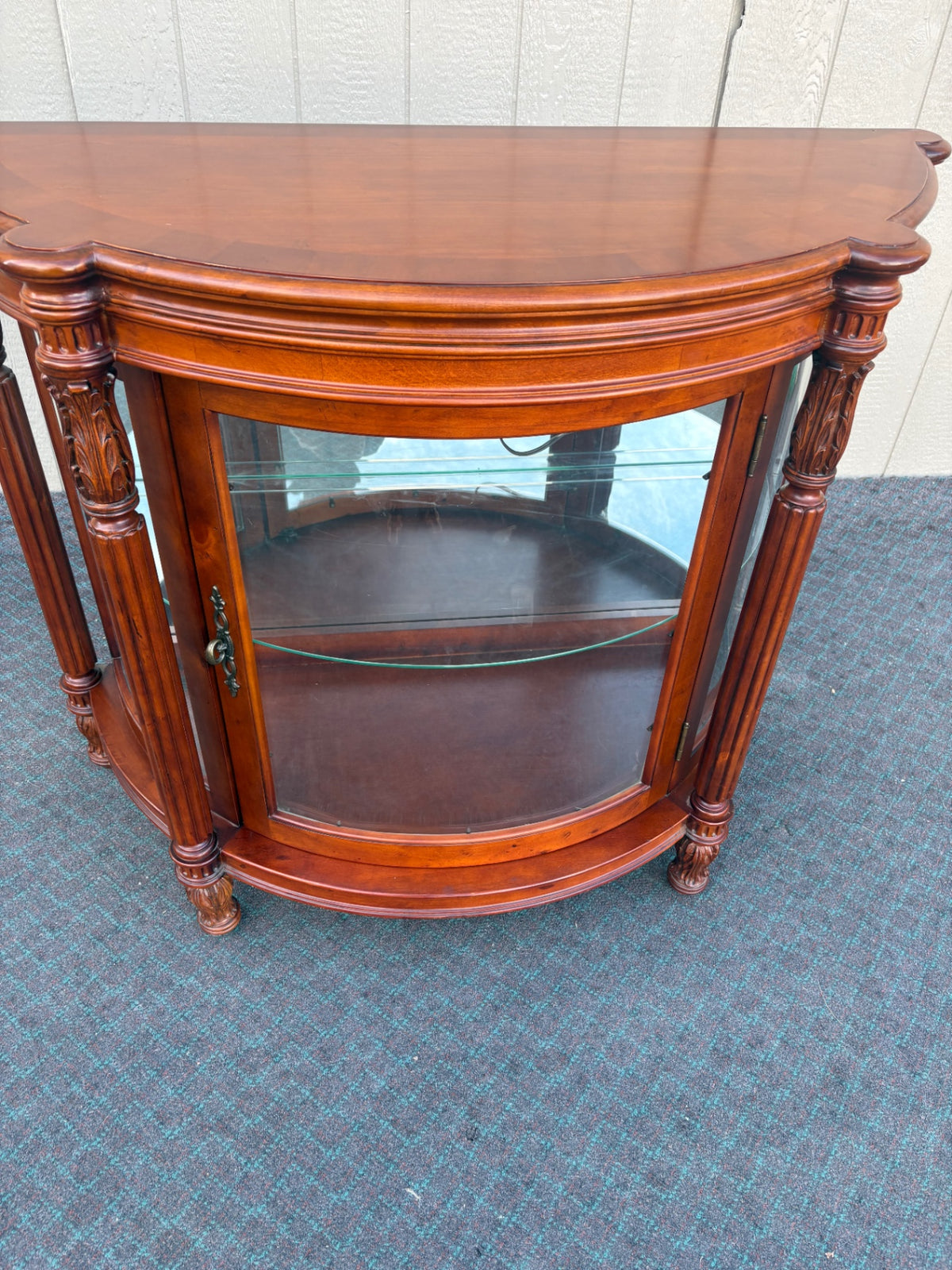 68211 Pulaski Antiques Roadshow Curio Cabinet with Mirror Back