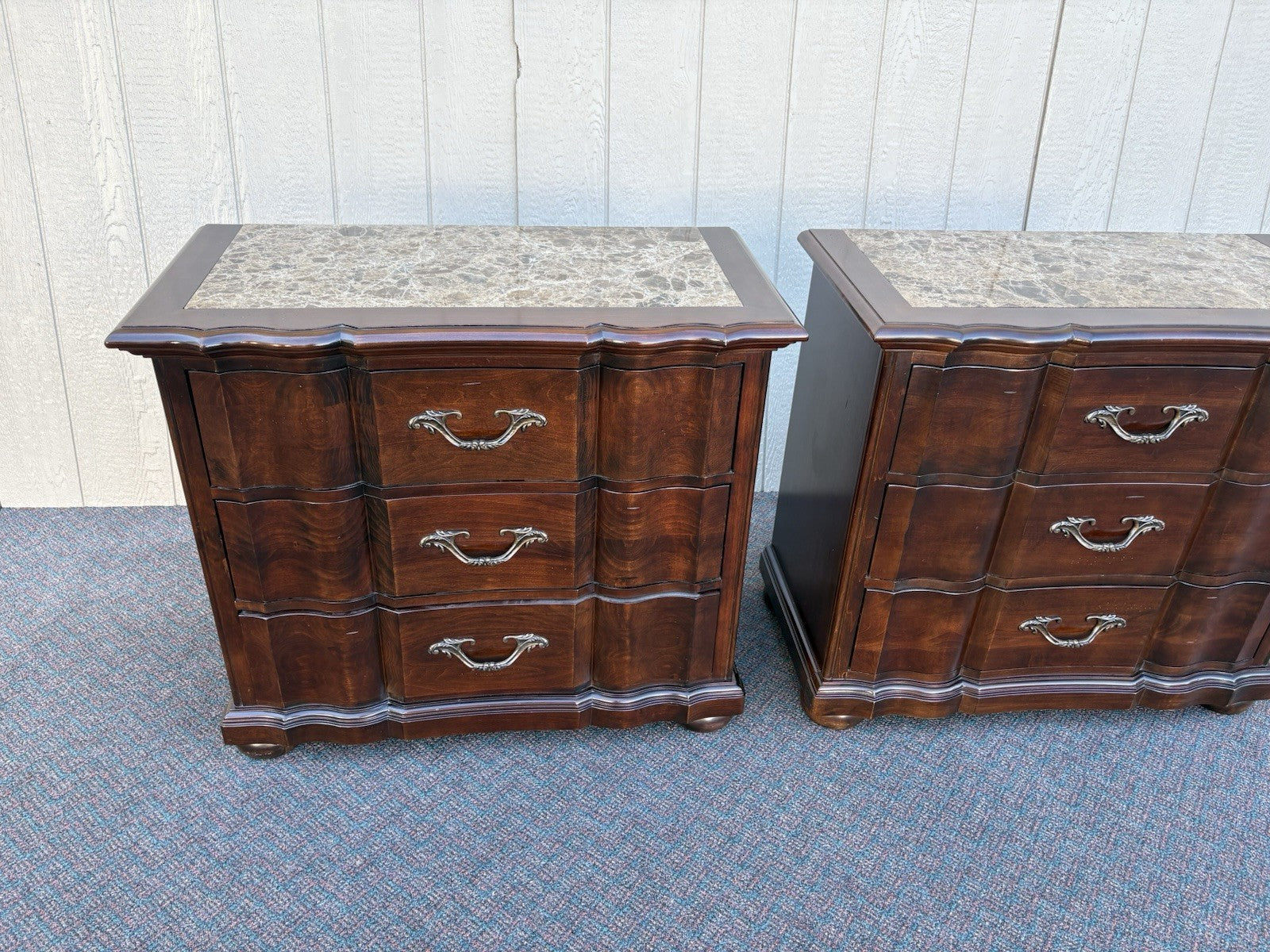 67105 Pair of BERNHARDT Modern Nightstand End Table Stand s