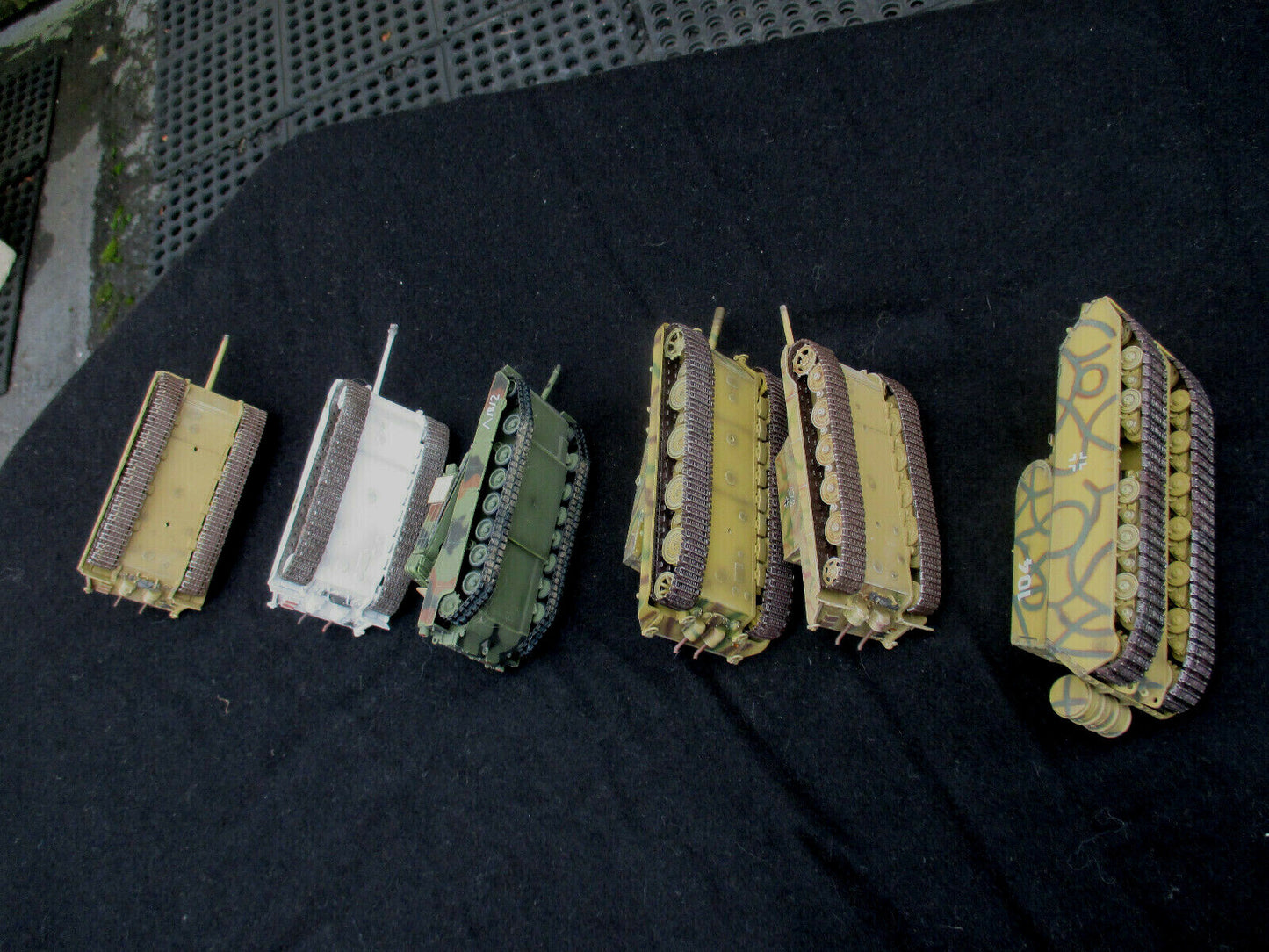 ES52 Dragon Armor Models WWII Collectible Model Grouping of 6 Military Tanks