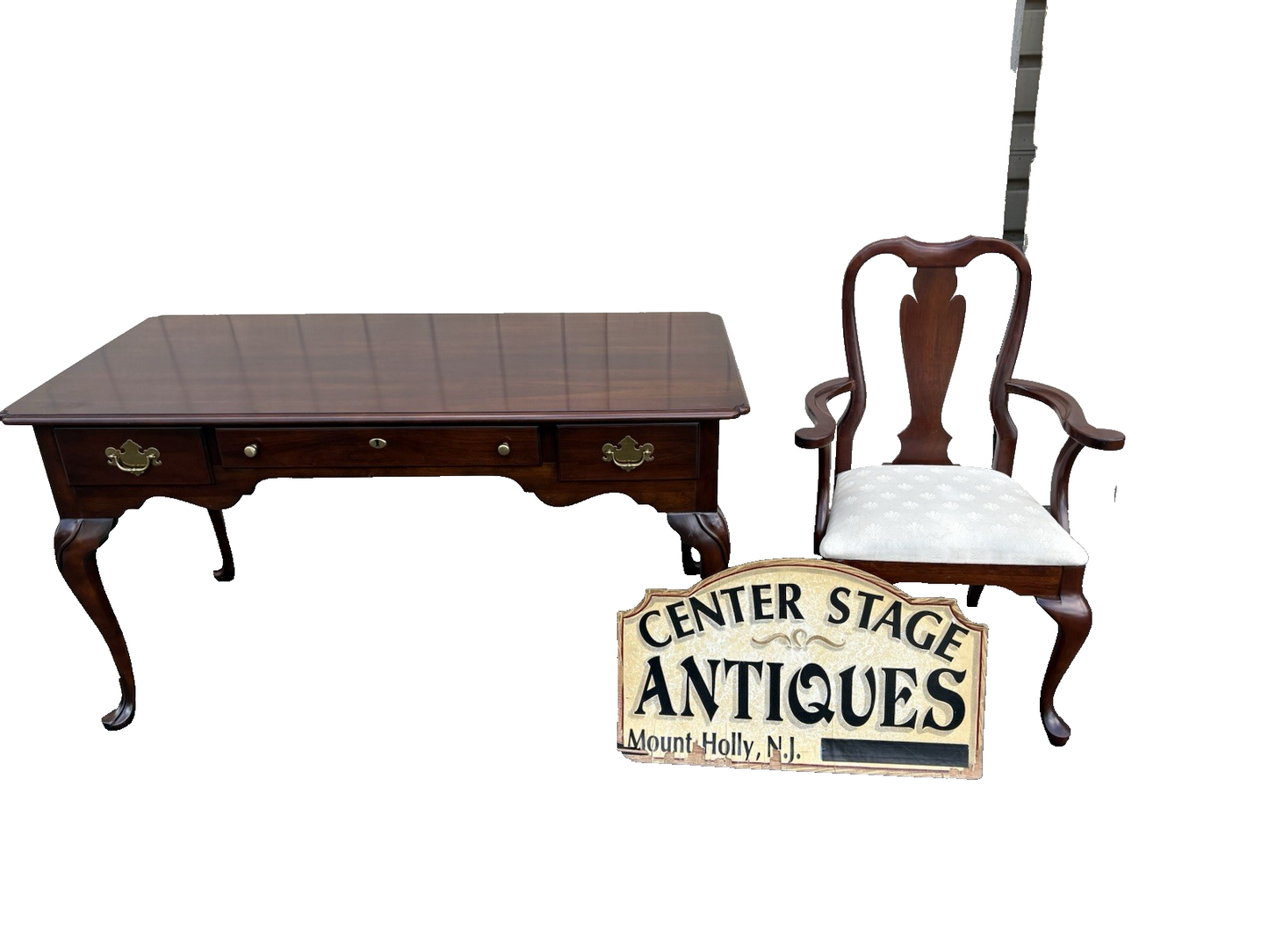 66639   STATTON Mahogany Executive Desk with Chair