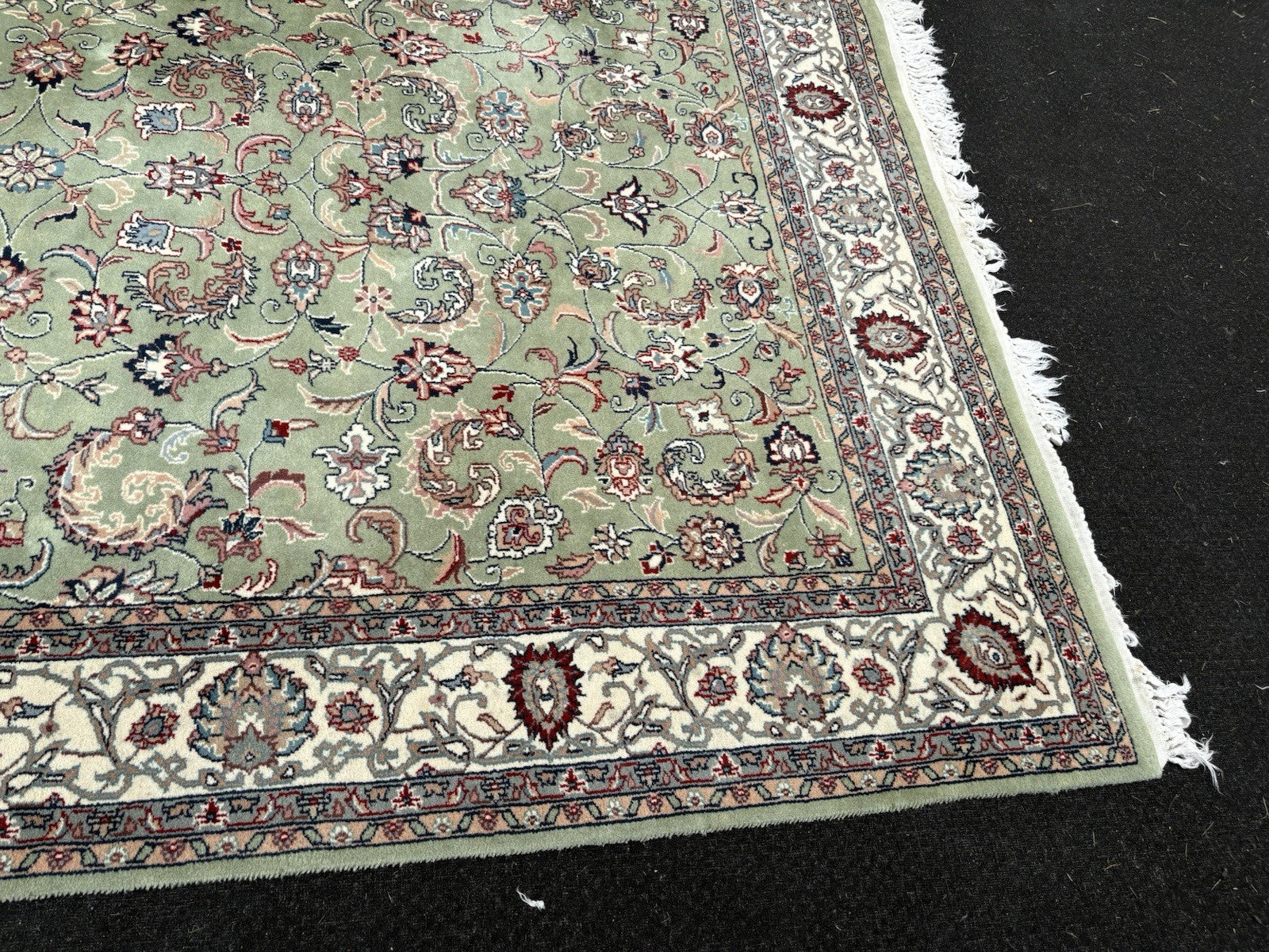RUG 10: Oriental Carpet Rug SIZE 9' 6" x 6'