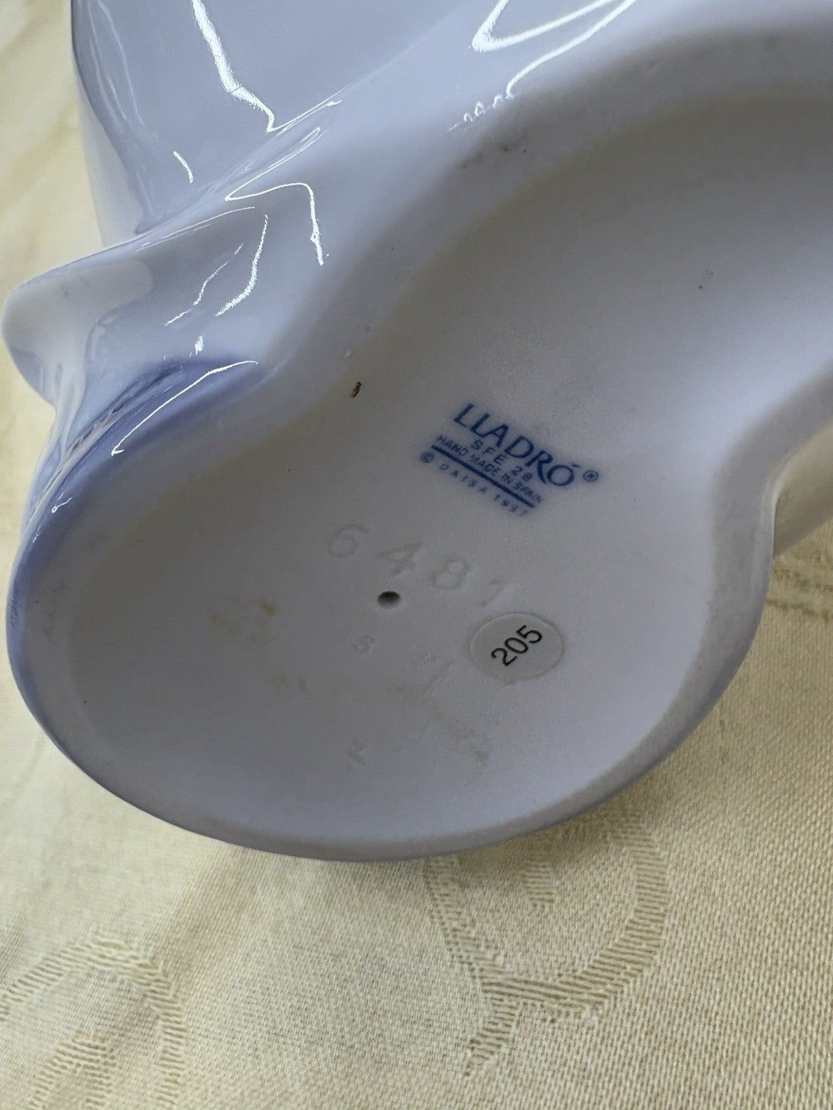 COL 03: LLADRO Porceliane Figure Statue 6481 stamped on base and   205 on  label