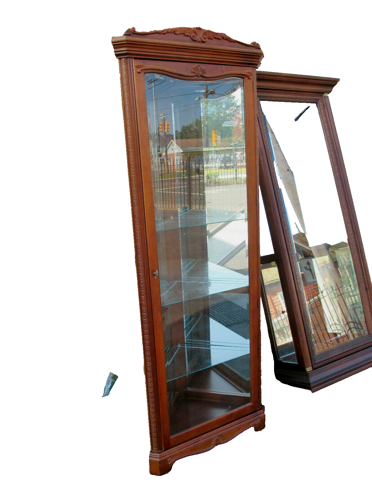 64476  PULASKI Lighted Corner China Cabinet Curio