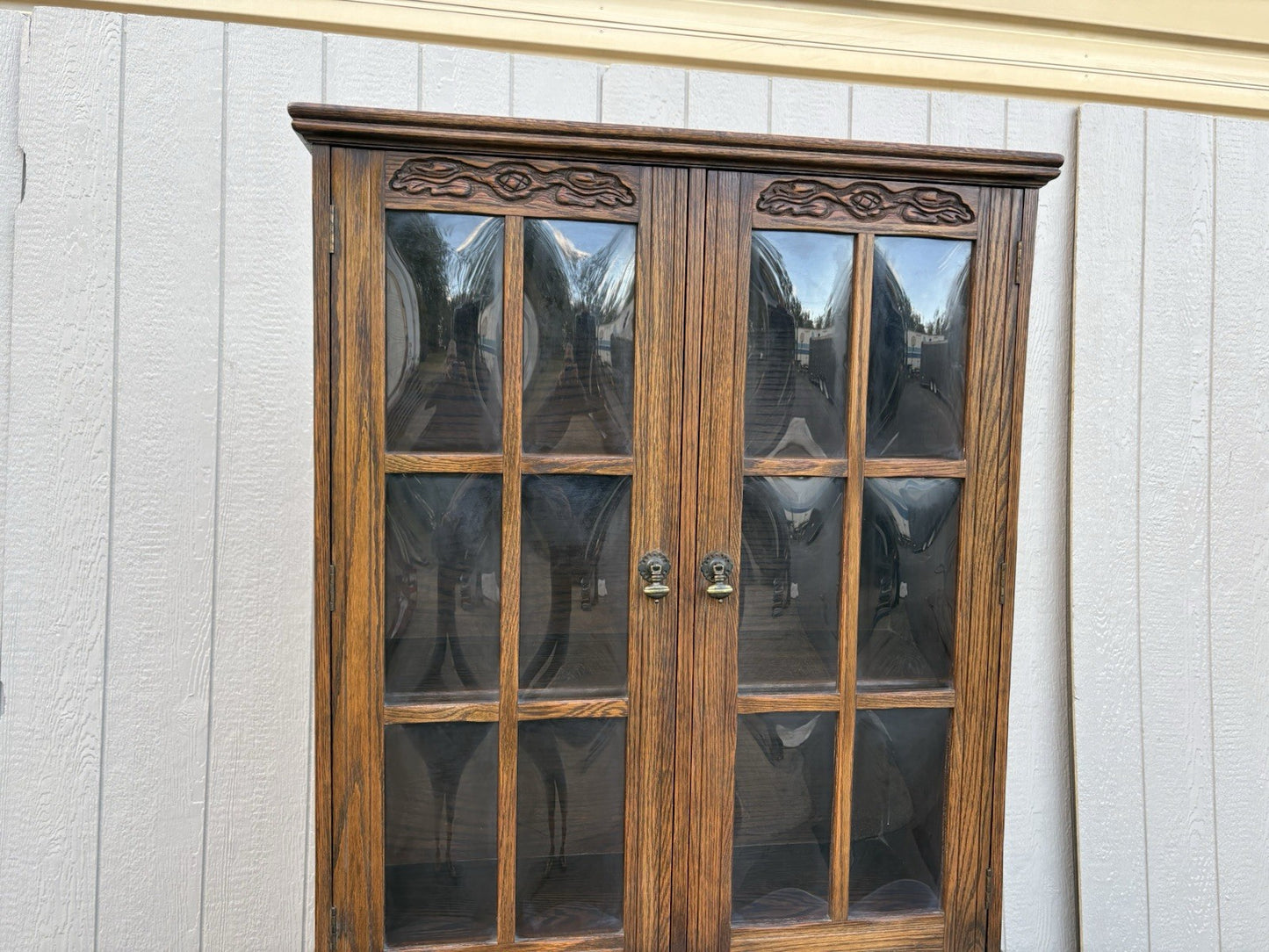 67133 FEUDAL Oak 2 Piece China Cabinet  Convex Glass in Doors