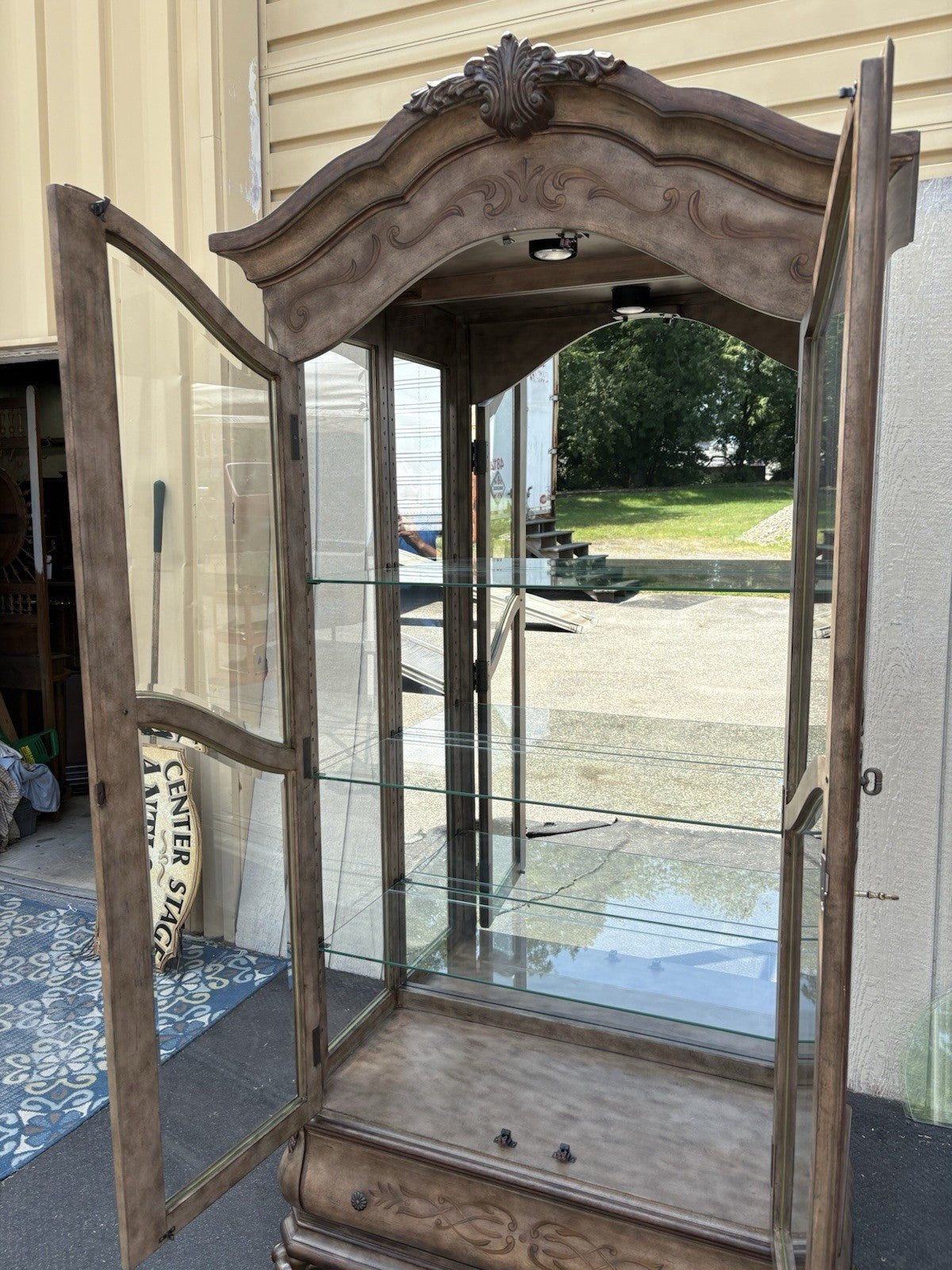 66922  HOWARD MILLER Decorator EMERSON  Curio China Cabinet