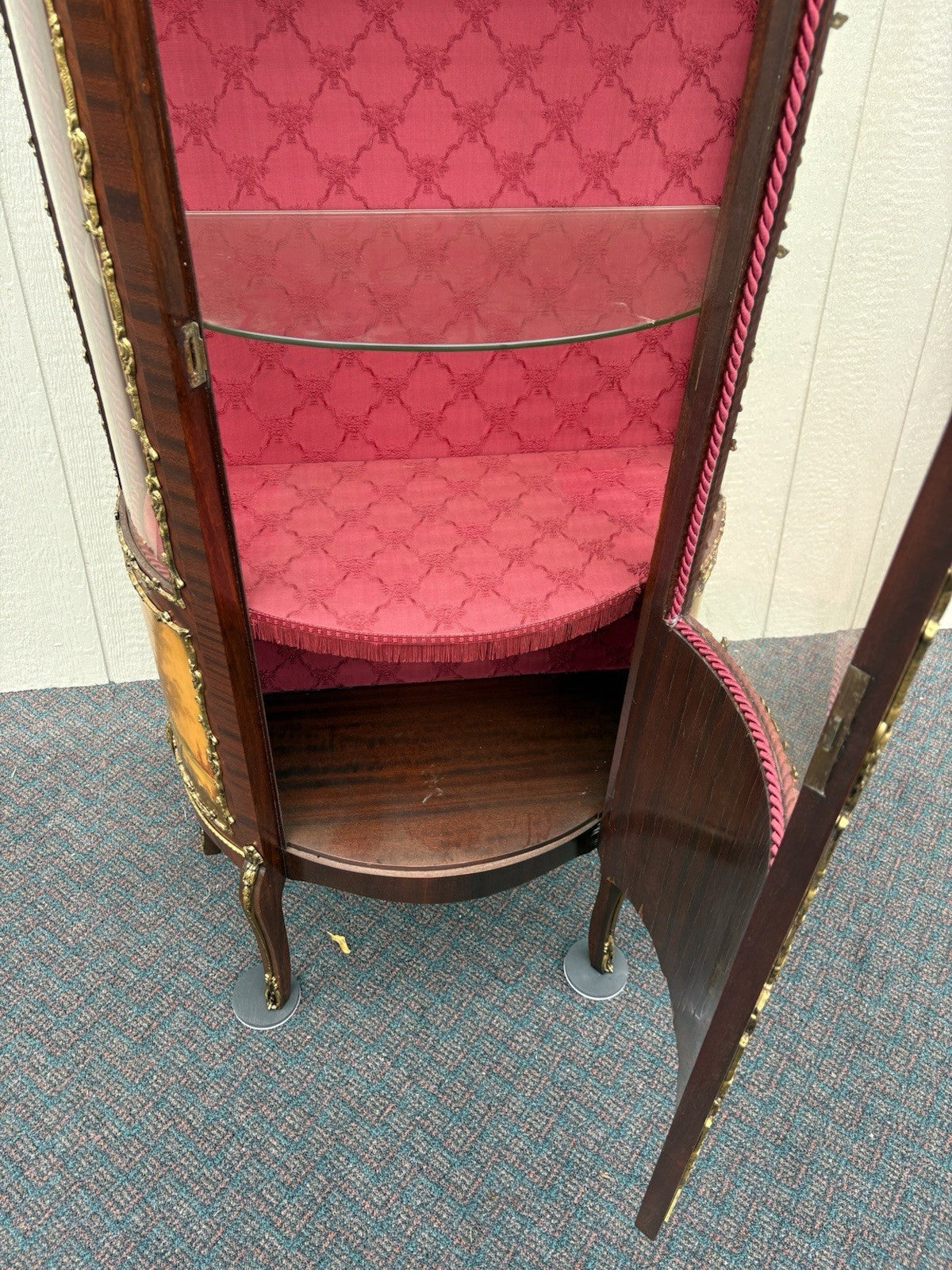 67095 Louis XV Curio China Cabinet with Bronze ormalu