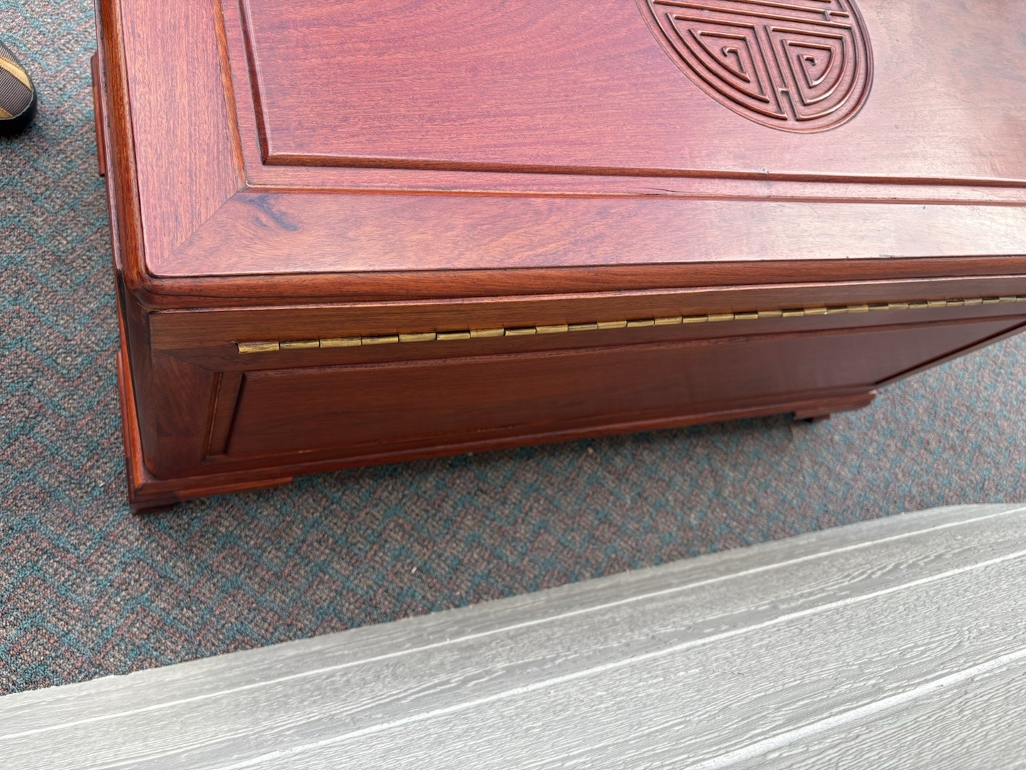 67075 Mahogany Oriental Blanket Chest With Sliding Tray