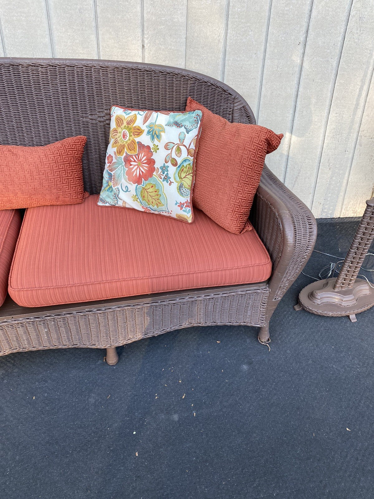 66020   Antique Victorian Wicker  Sofa Couch Armchair Chair with 2 lamps