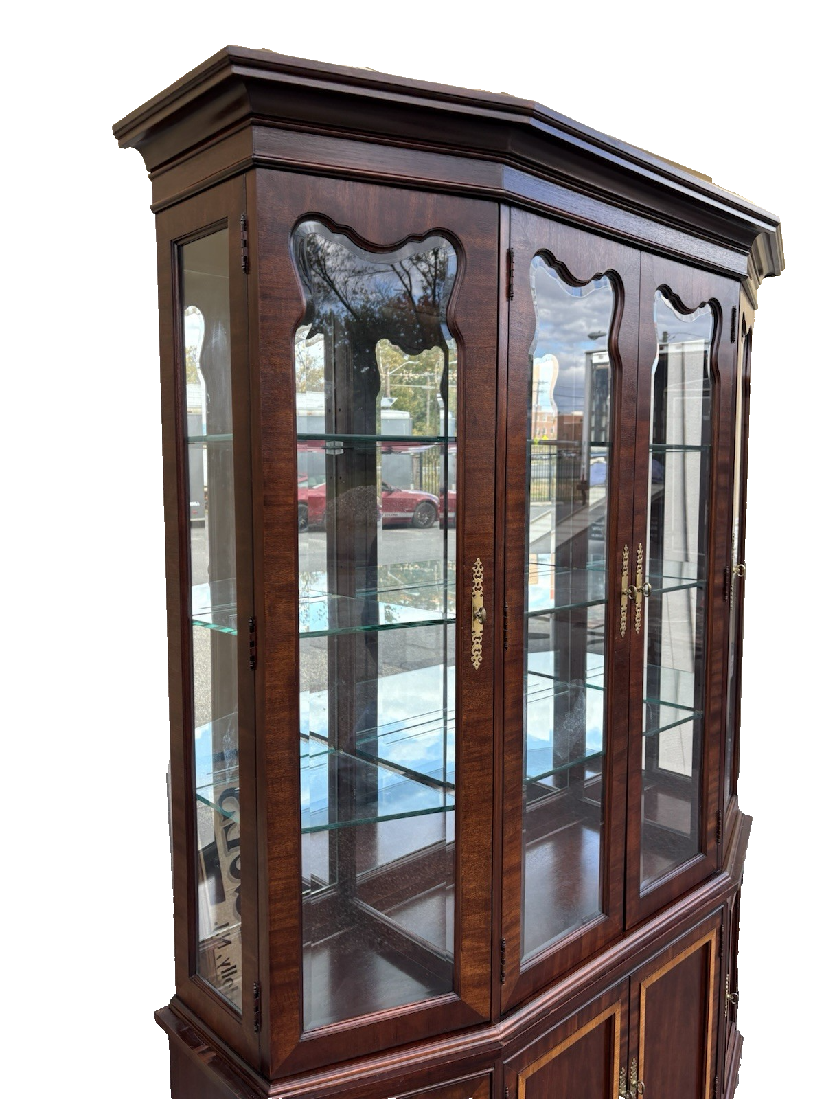 67135 Banded Mahogany Thomasville Breakfront China Cabinet Curio