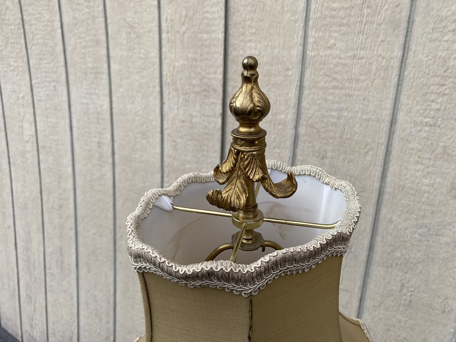 66394    Decorator Table Lamp Light with Shade Stamped  FR r258 on base
