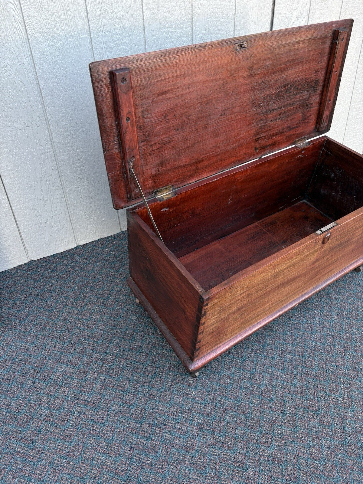 67016 Antique Primitive Storage Blanket Chest With Dovetailed Sides