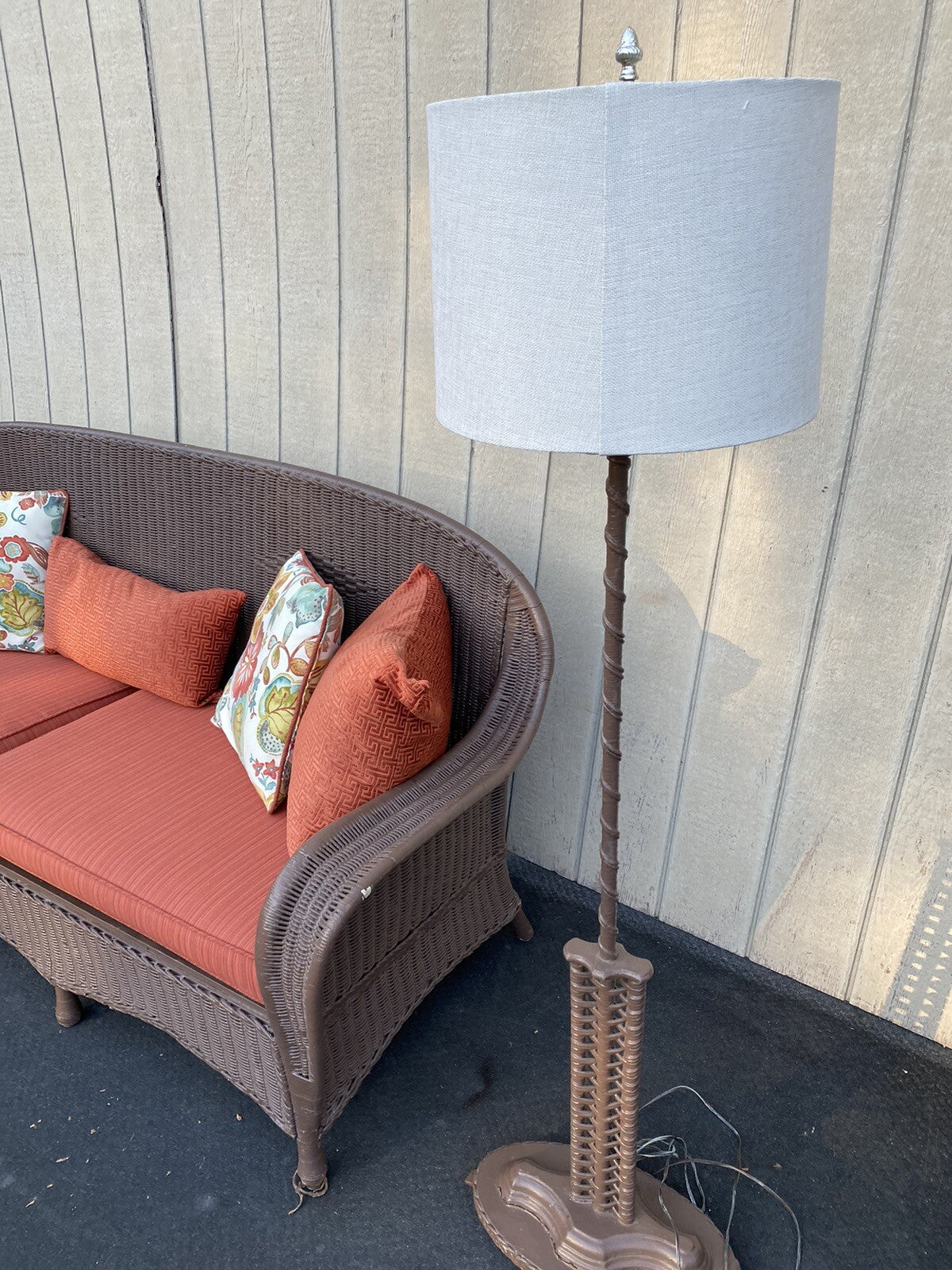 66020   Antique Victorian Wicker  Sofa Couch Armchair Chair with 2 lamps