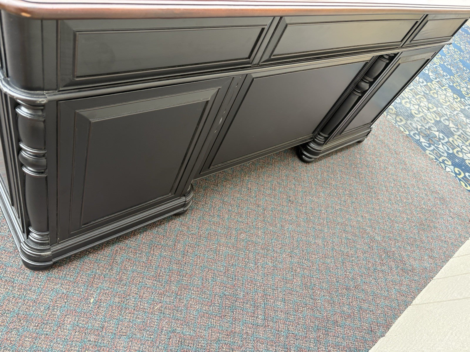 67108 Modern Riverside Furniture Ebony Executive Desk