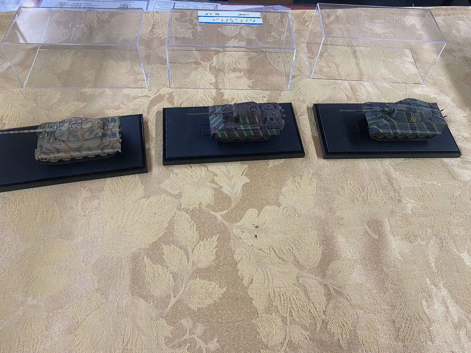 ES 46:    Group of 3  military  tanks