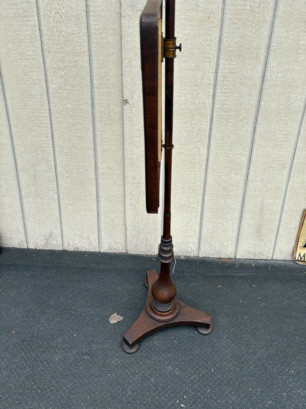 66633 Antique Empire  Needlepoint Fireplace Fire Screen