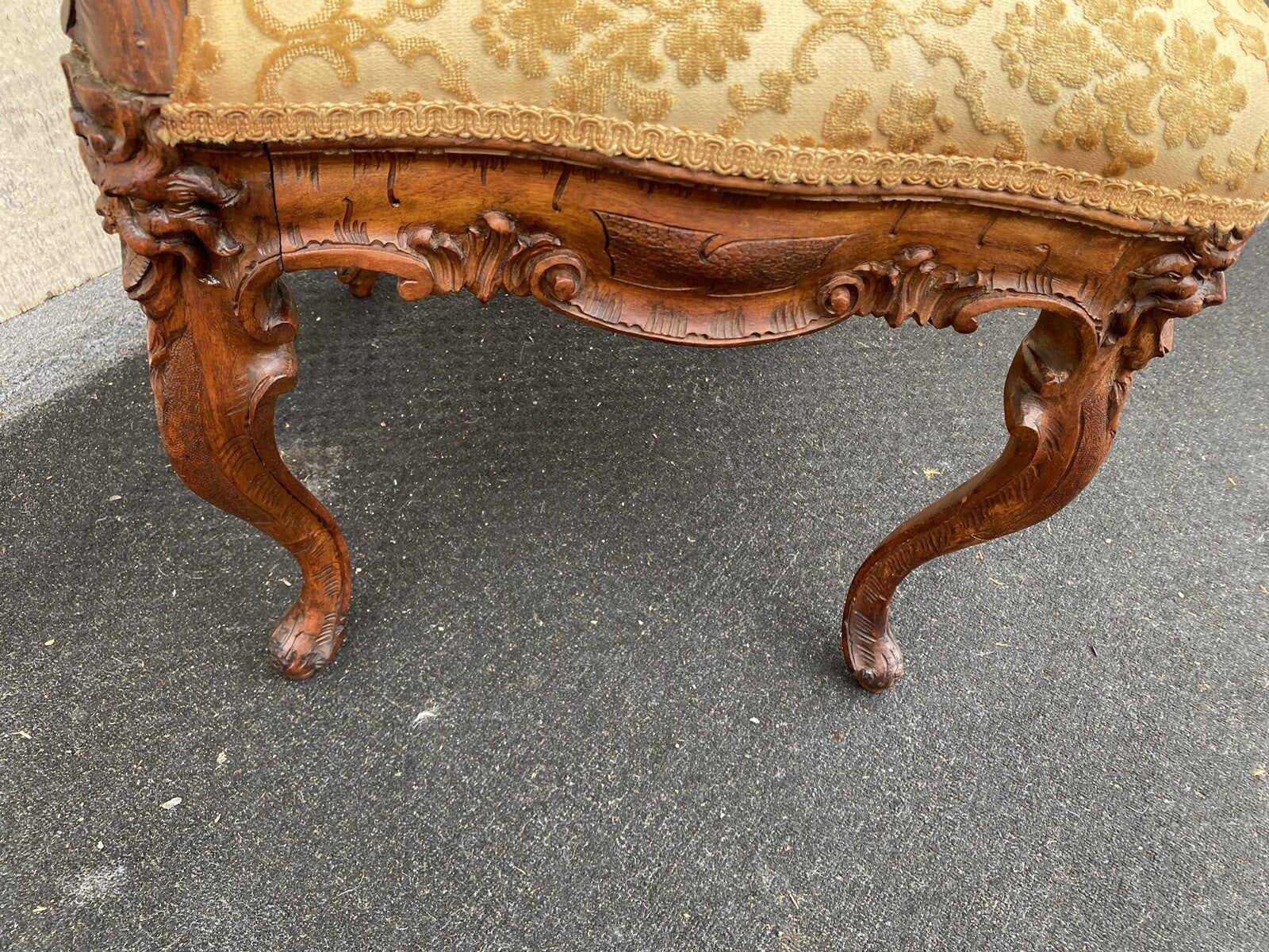 66207   Fancy Hand Carved Mahogany Corner Chair Northwind Lion   Faces VERY RARE