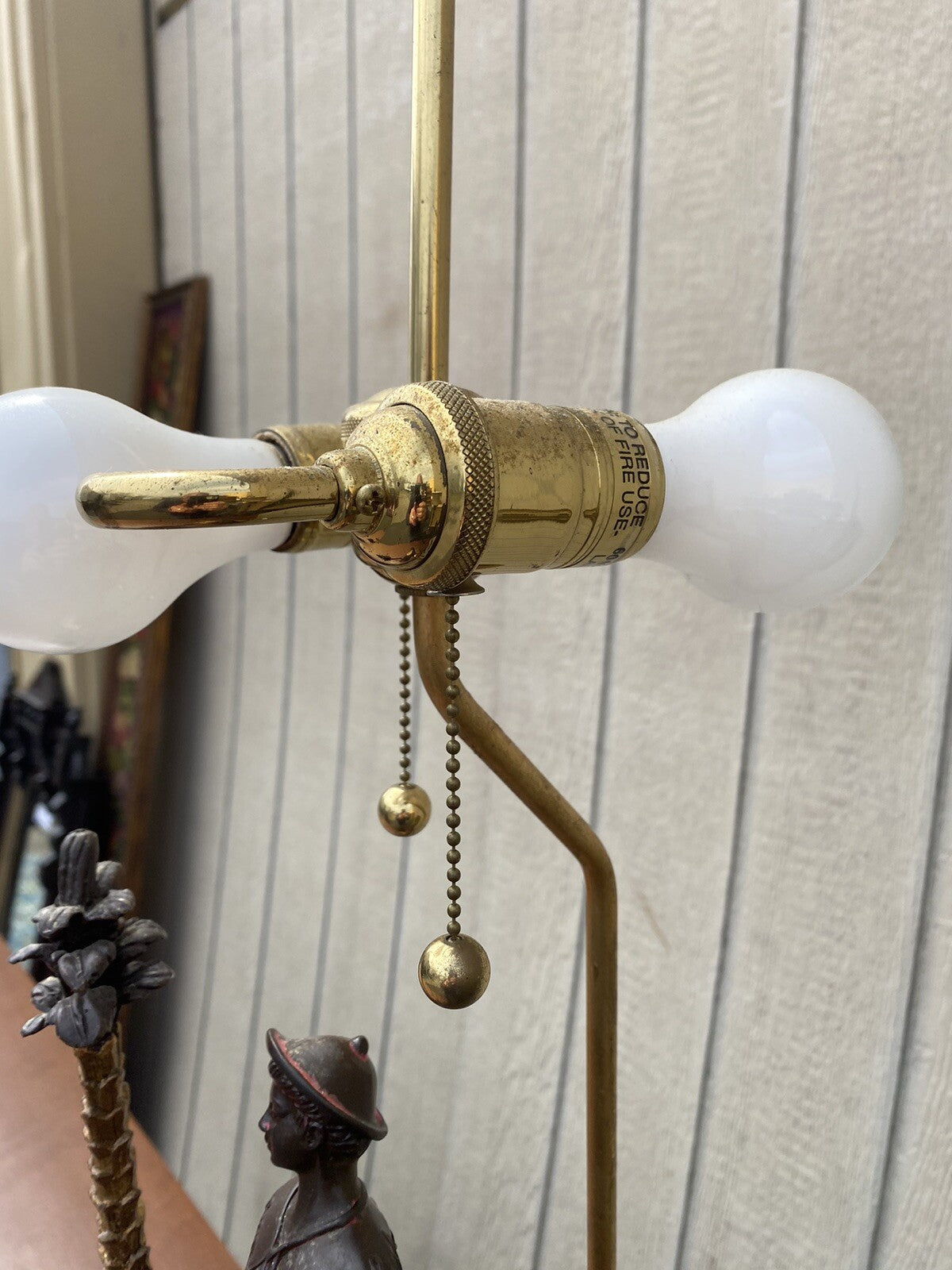 65280 QUALITY Figural Table Lamp with Shade