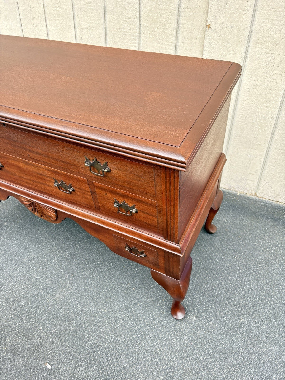 66786 Antique WEST BRANCH  Mahogany Blanket Cedar Lined Storage chest