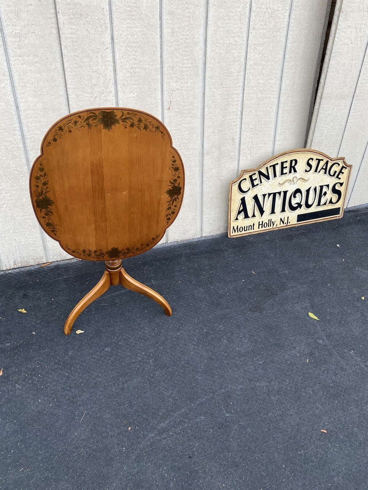 64962 HITCHCOCK Tilt Top Maple Table