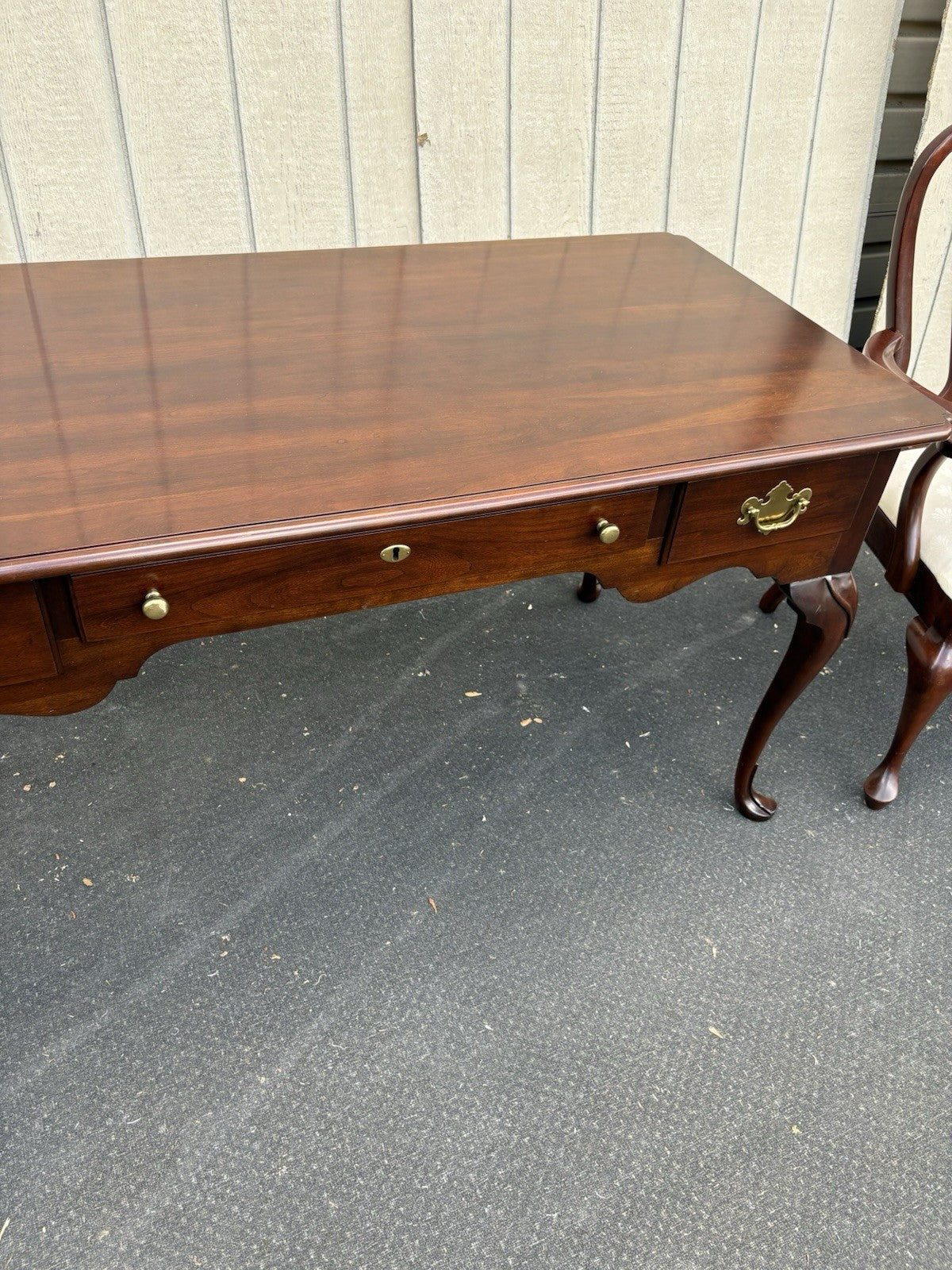 66639   STATTON Mahogany Executive Desk with Chair